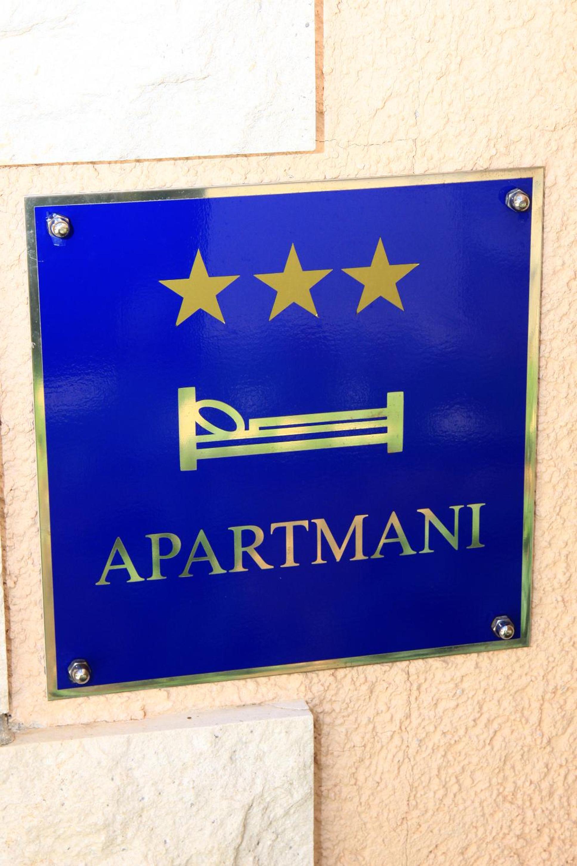 Apartments Romana