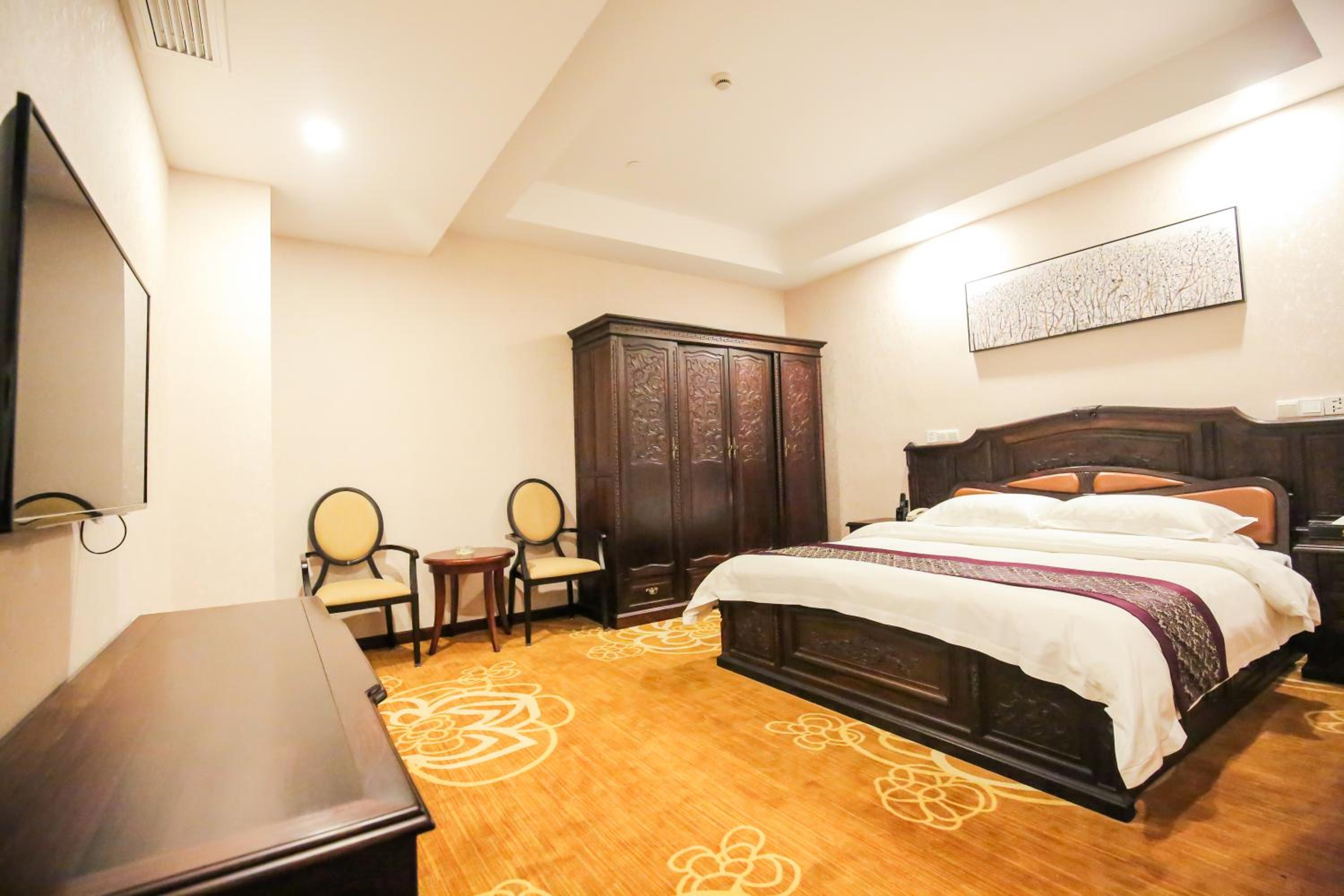 New Knight Royal Hotel Airport and International Resort