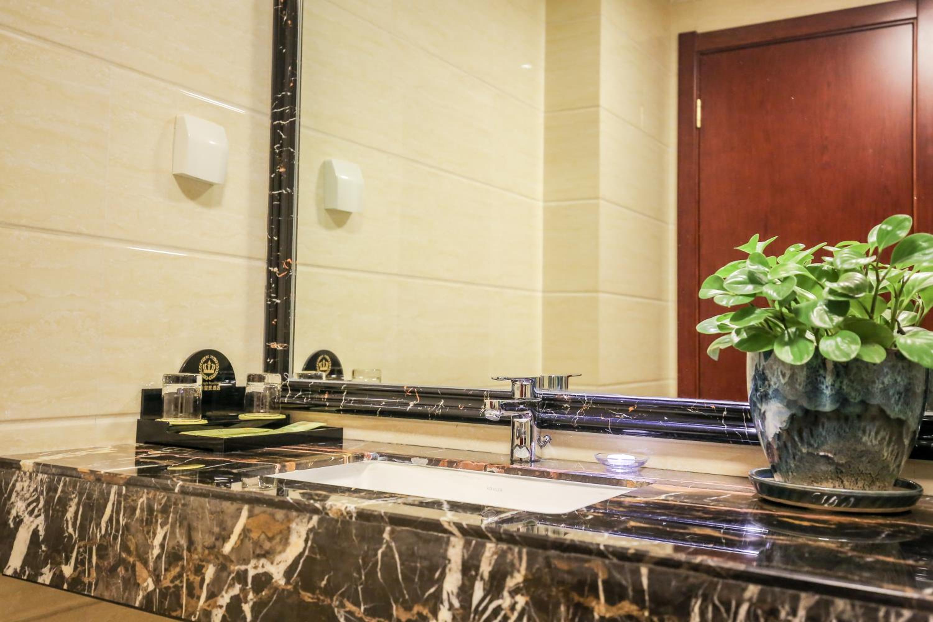 New Knight Royal Hotel Airport and International Resort