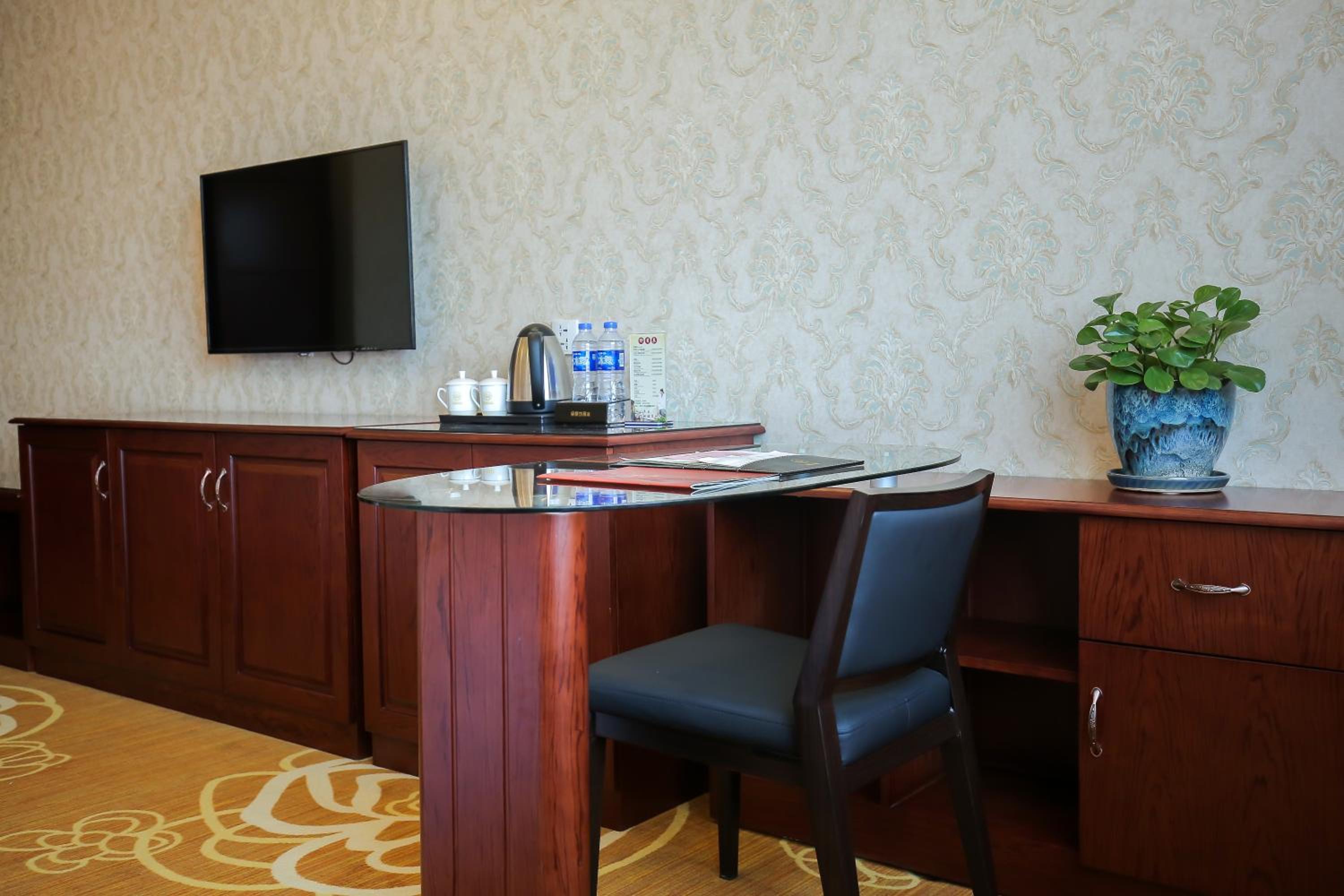 New Knight Royal Hotel Airport and International Resort