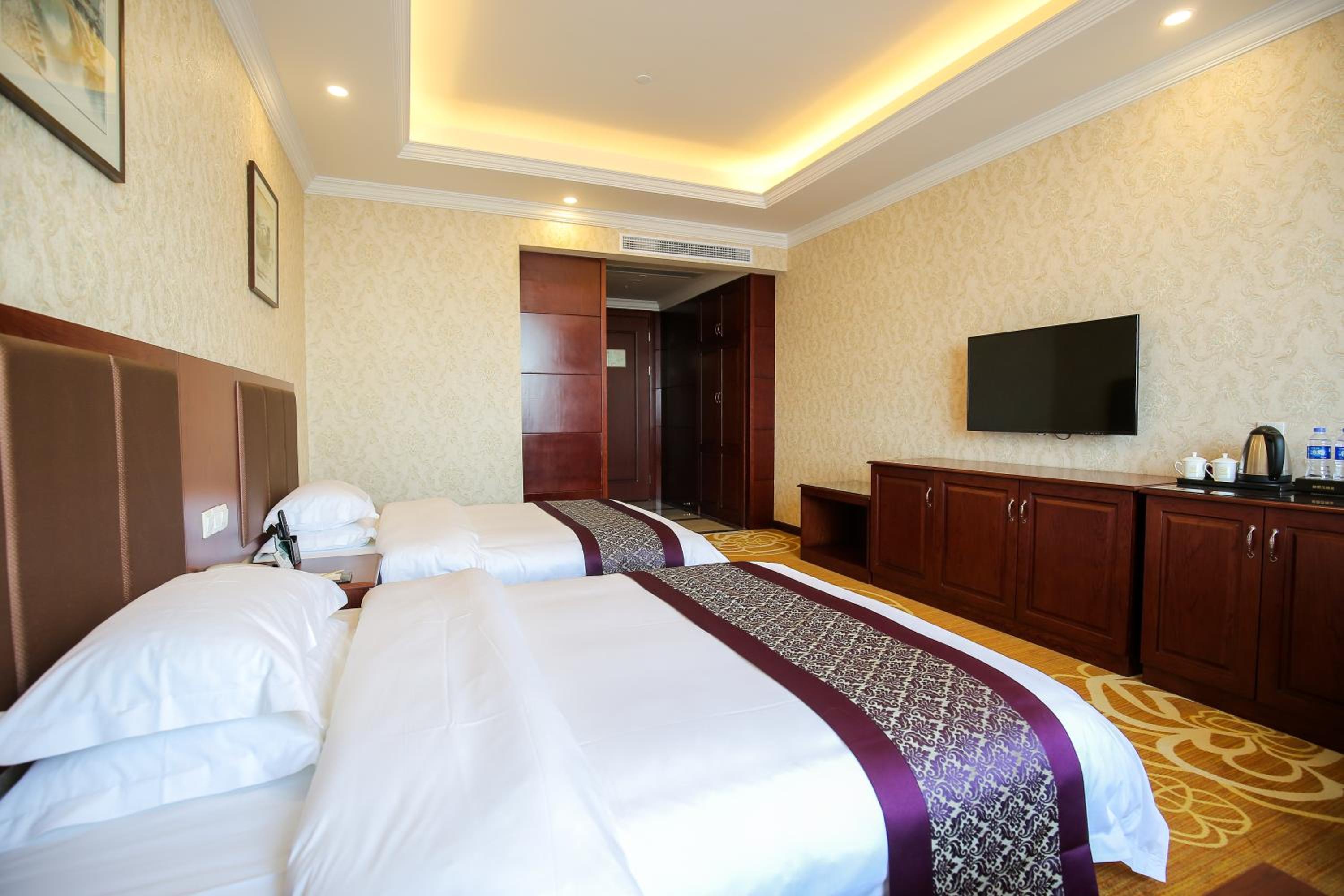 New Knight Royal Hotel Airport and International Resort