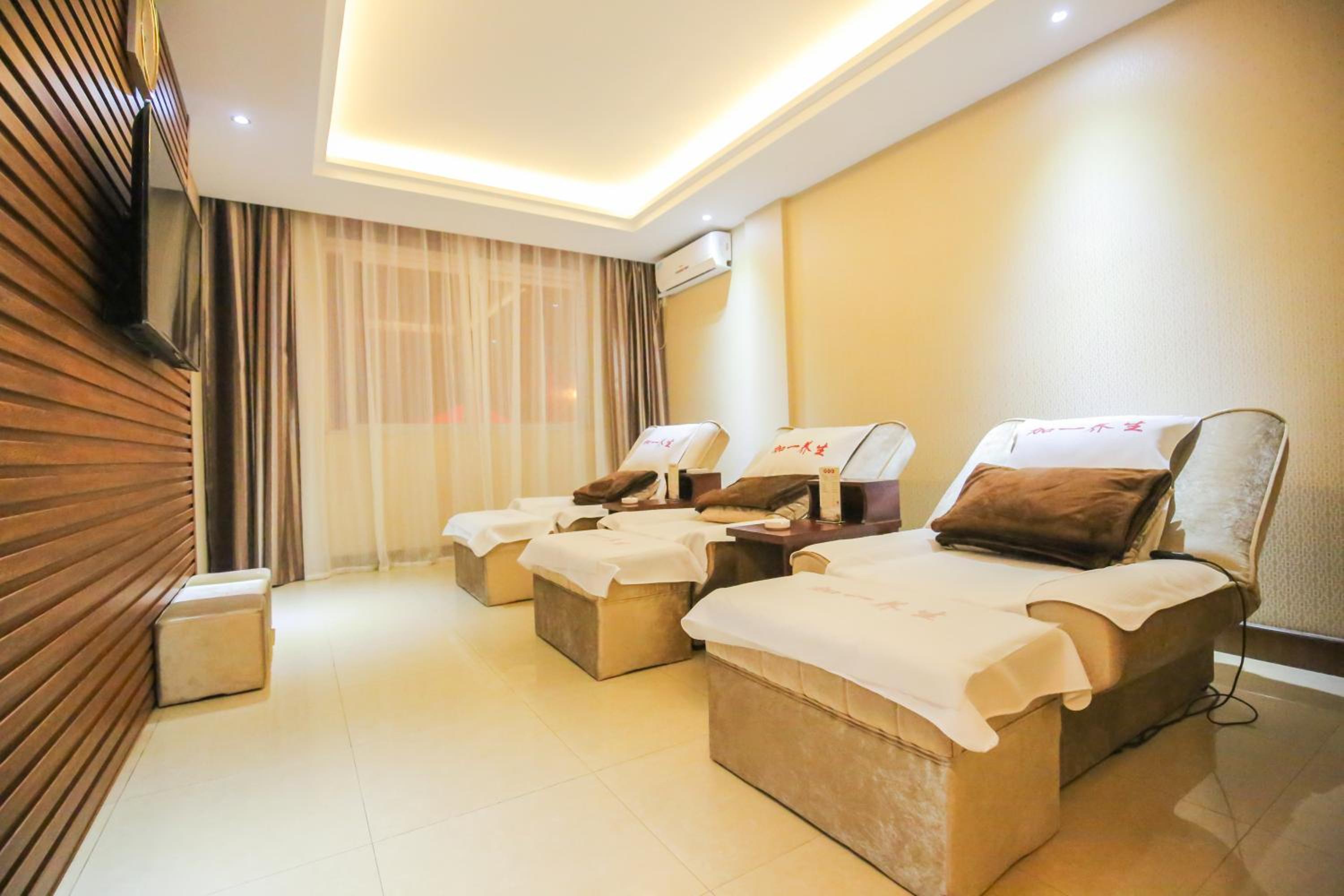 New Knight Royal Hotel Airport and International Resort