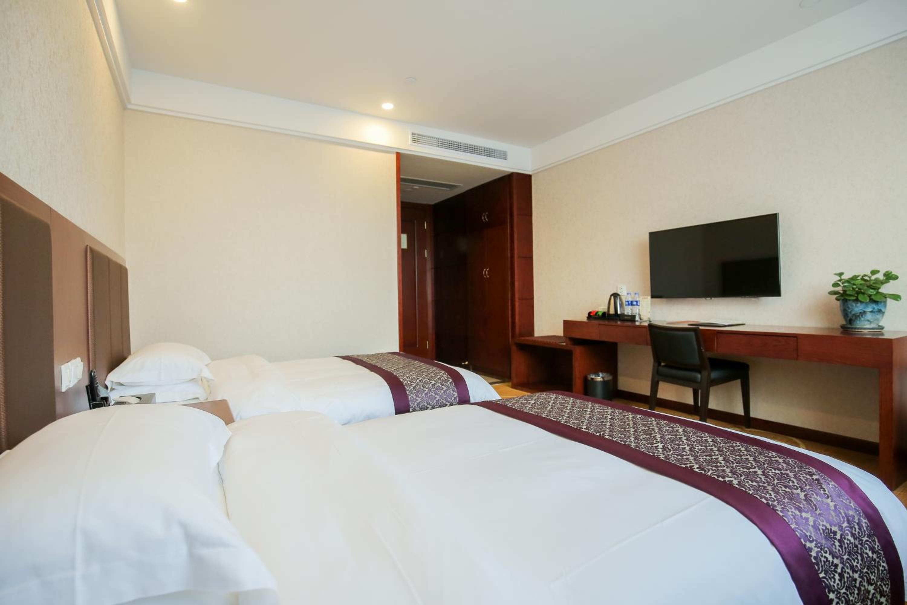 New Knight Royal Hotel Airport and International Resort