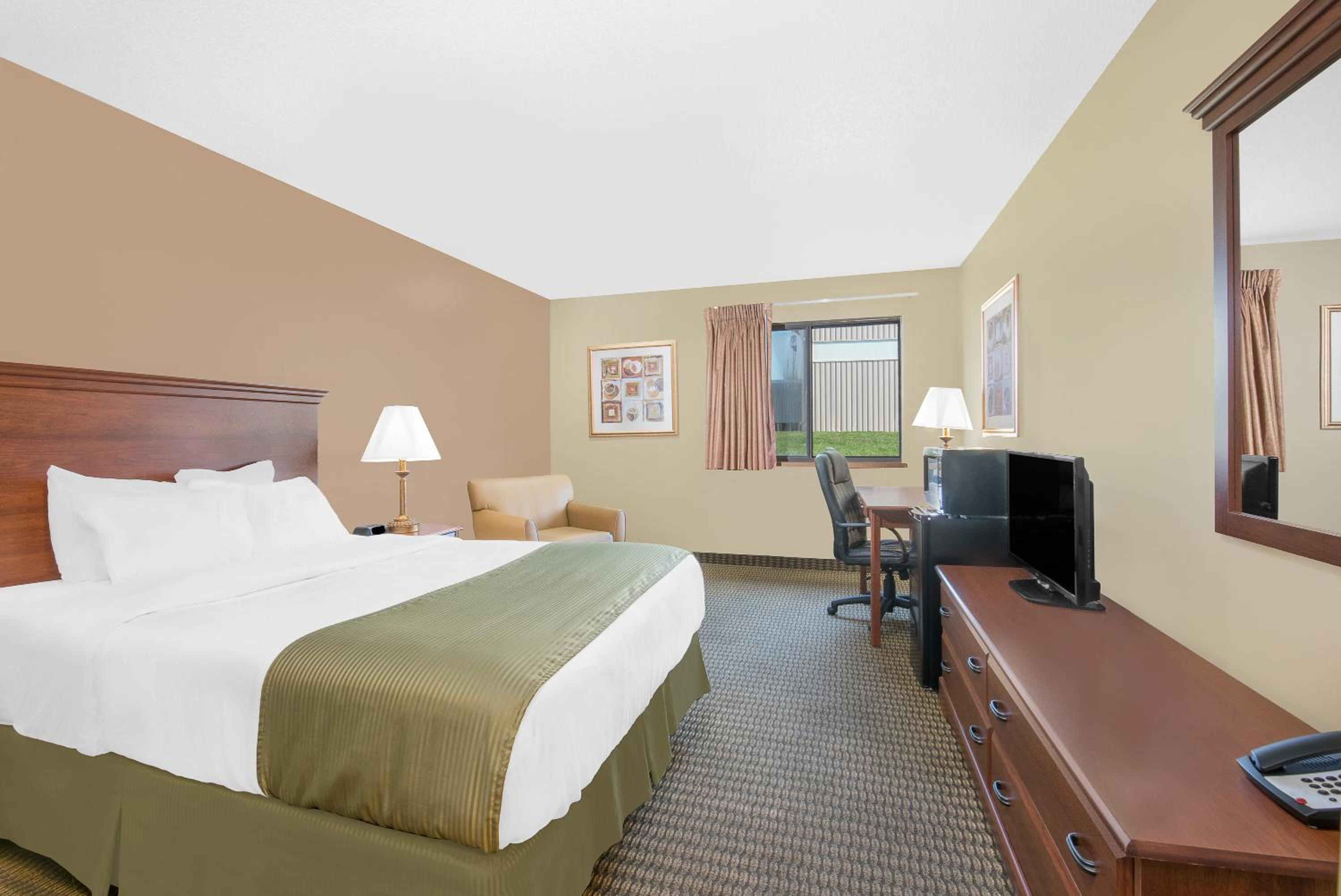 Mitchell Vacations - Days Inn by Wyndham Mitchell SD - Property Image 18