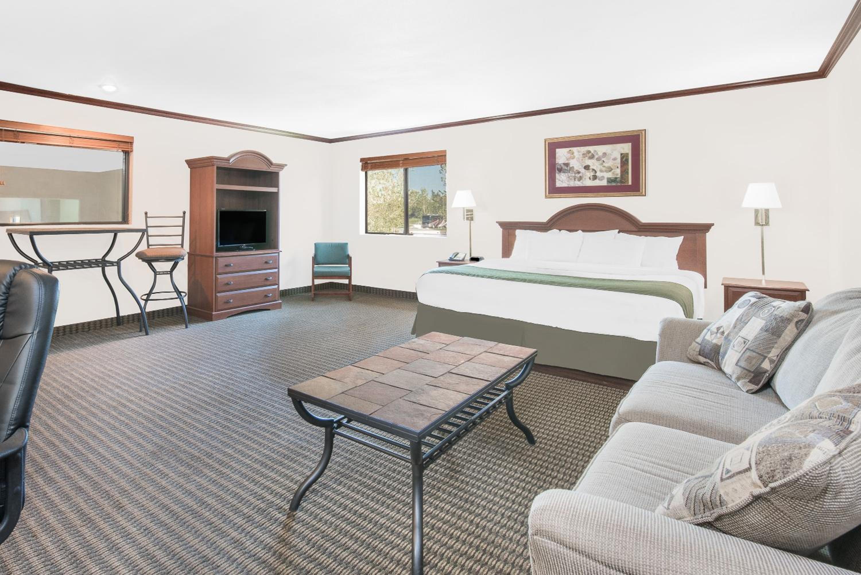 Mitchell Vacations - Days Inn by Wyndham Mitchell SD - Property Image 14