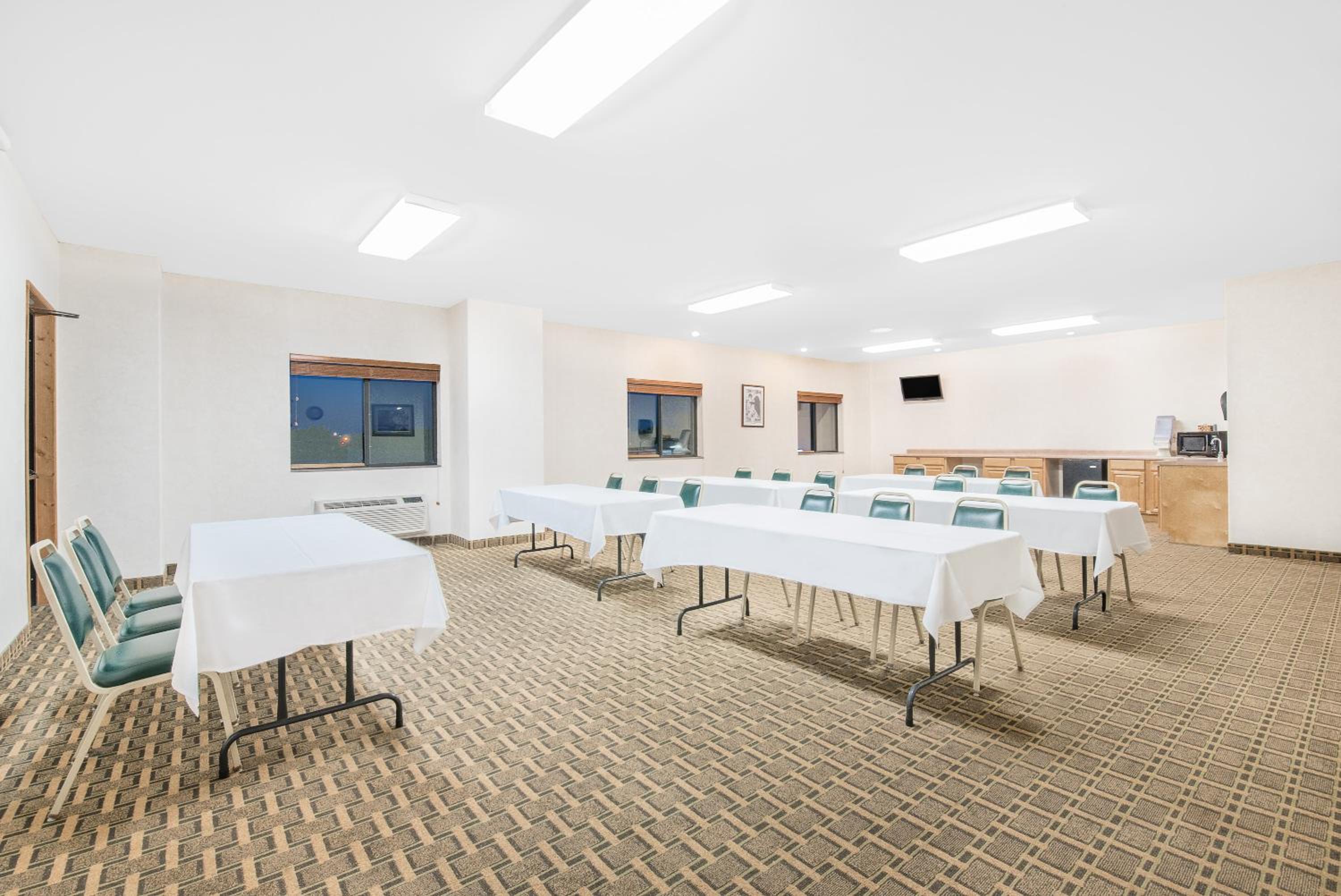 Mitchell Vacations - Days Inn by Wyndham Mitchell SD - Property Image 13