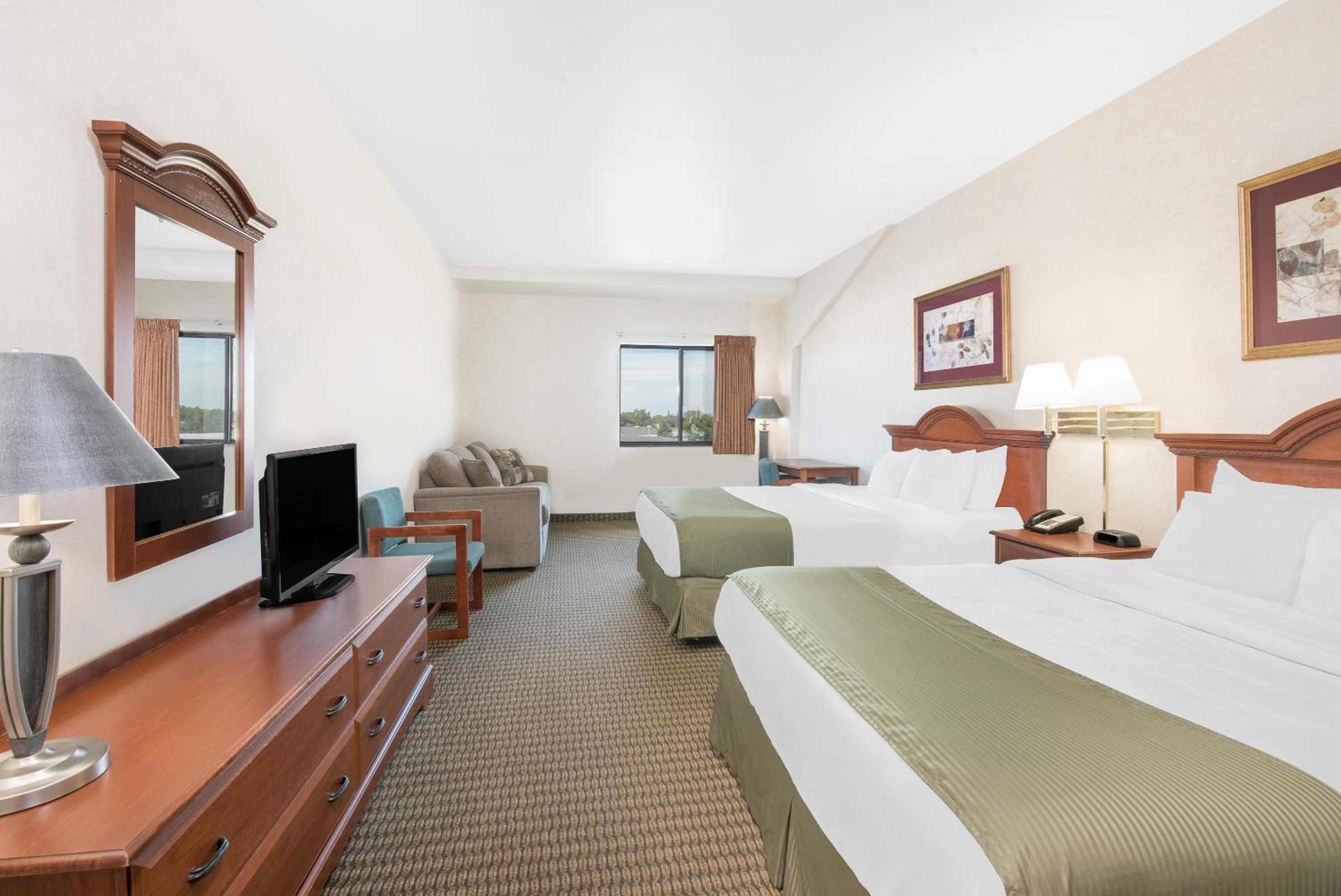 Mitchell Vacations - Days Inn by Wyndham Mitchell SD - Property Image 8