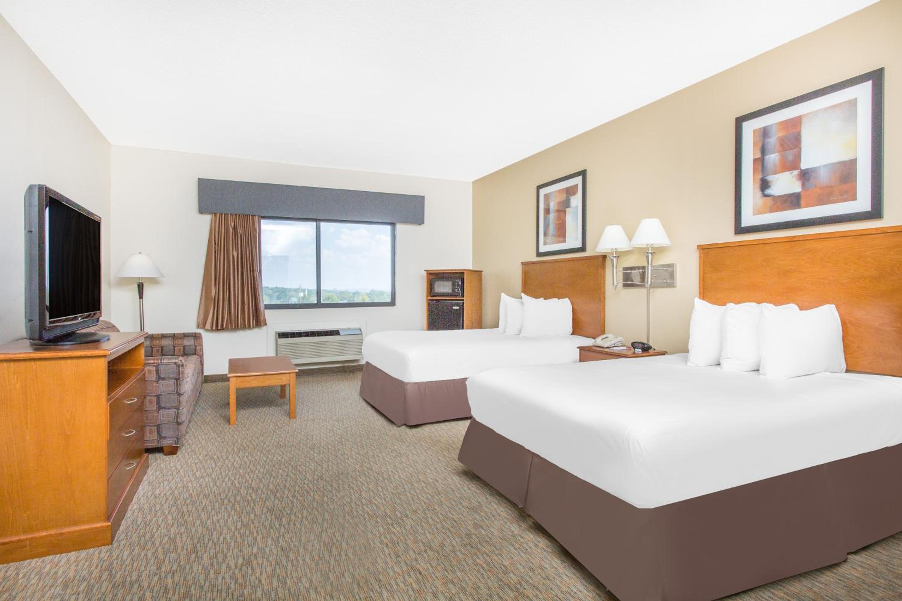 Days Inn by Wyndham Phenix City Near Fort Benning view 4