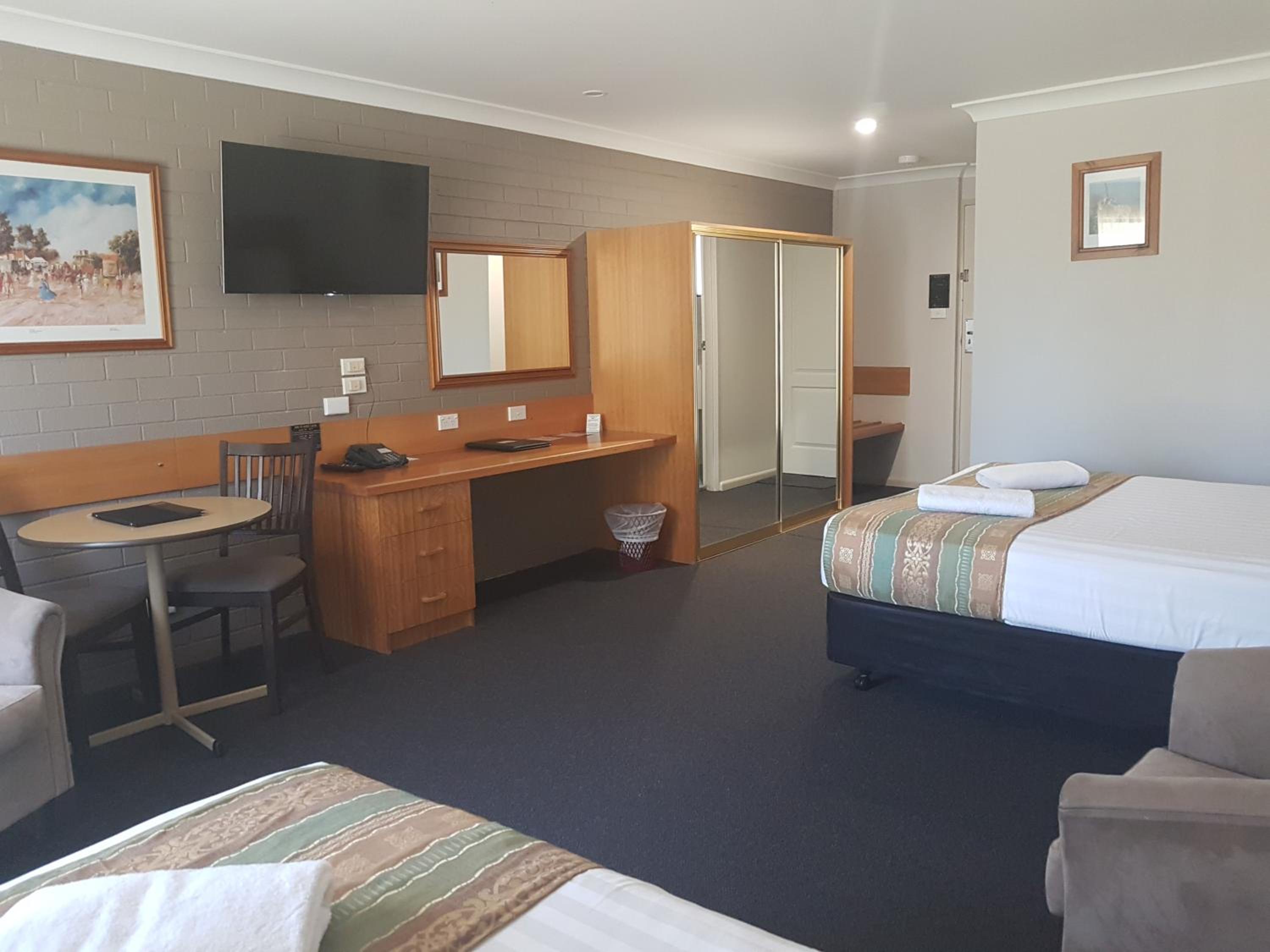 Hilltops Retreat Motor Inn