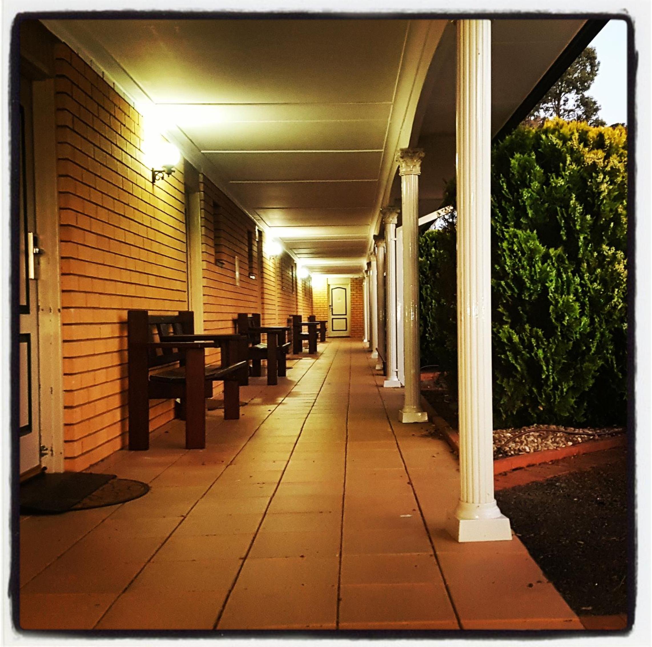 Hilltops Retreat Motor Inn