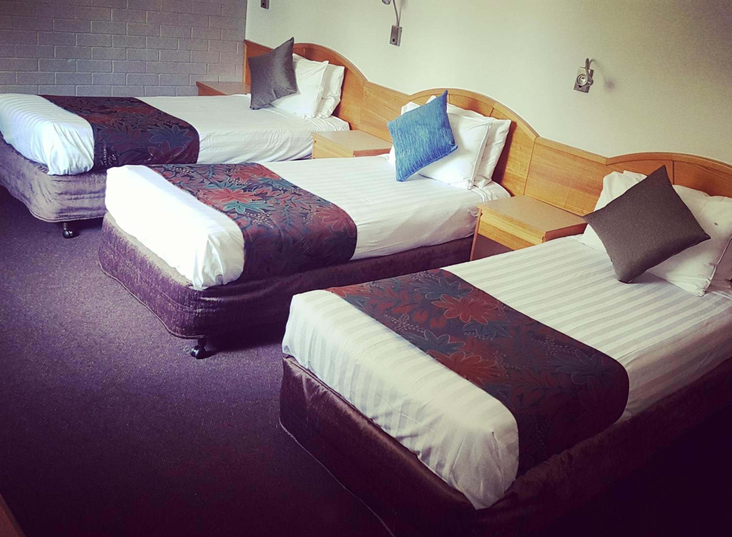 Hilltops Retreat Motor Inn