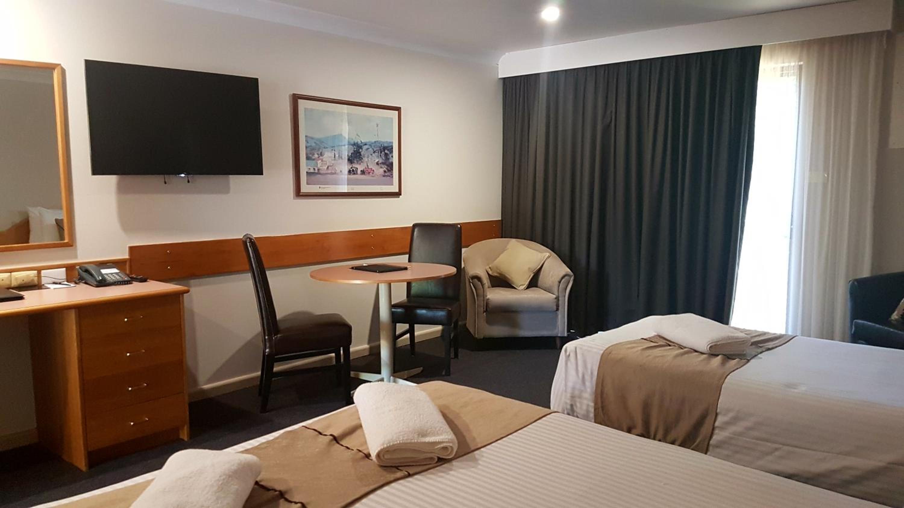 Hilltops Retreat Motor Inn