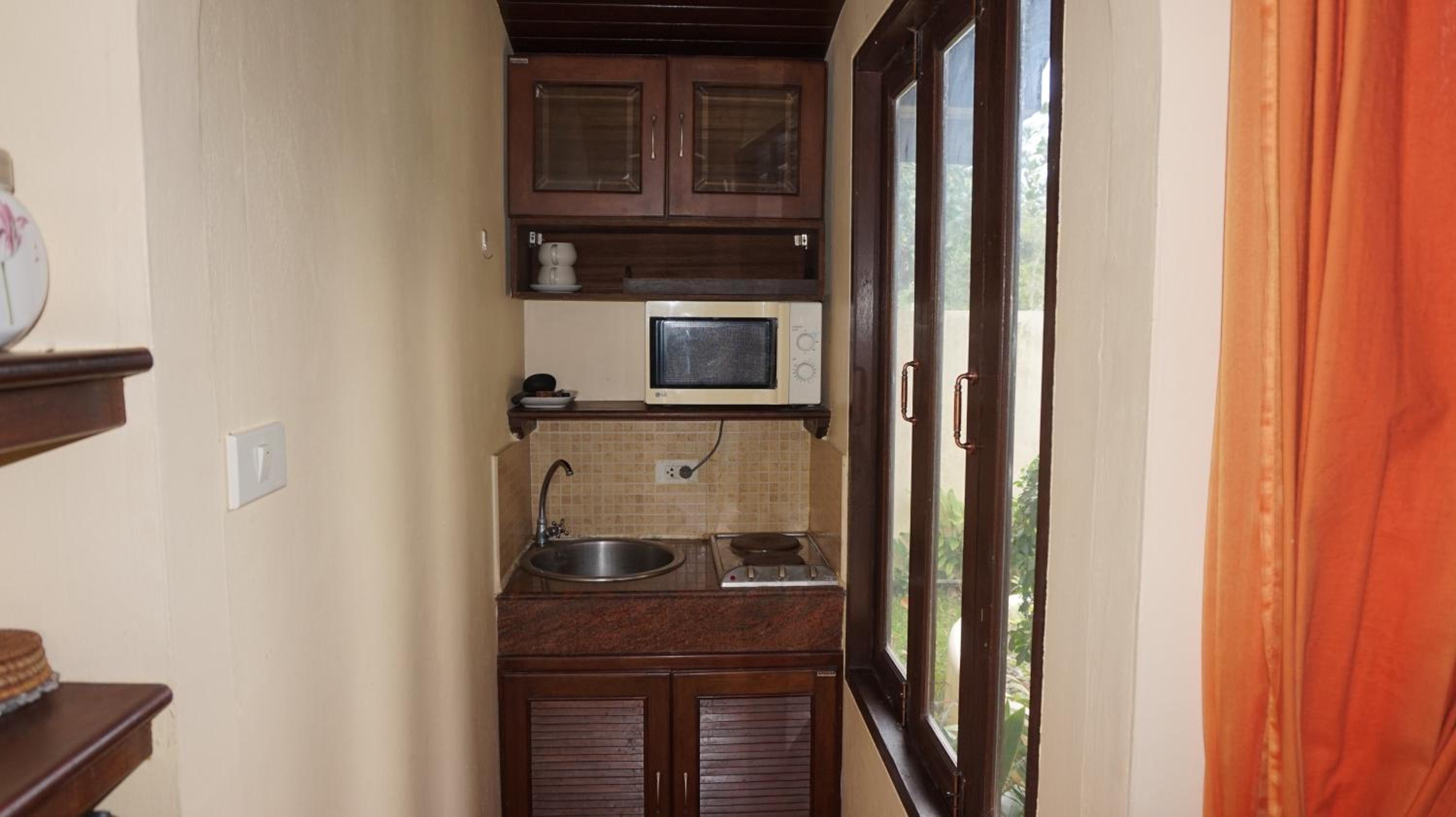 Baan Tropicana