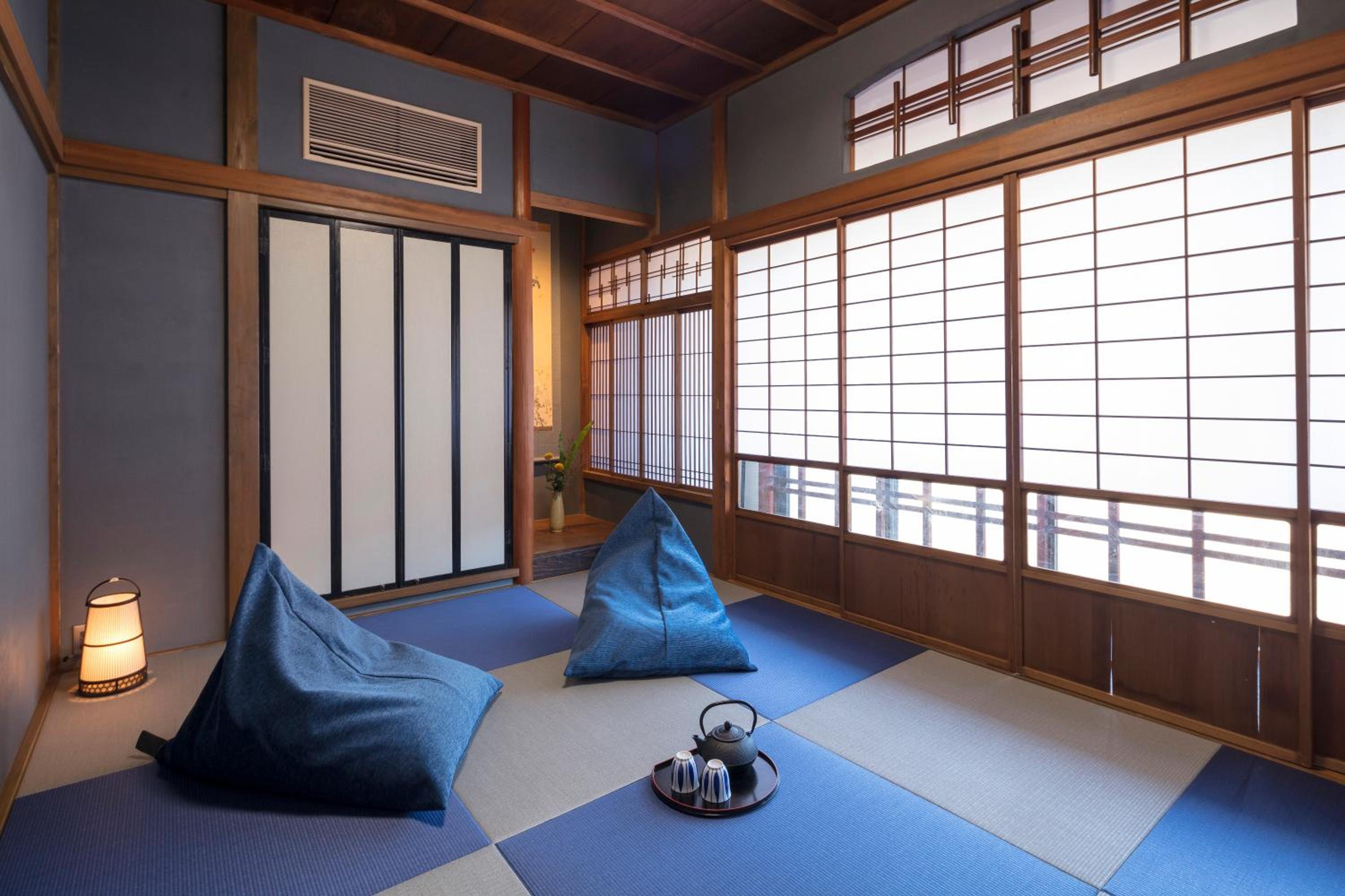 Hikoso-machi Gin no Ma