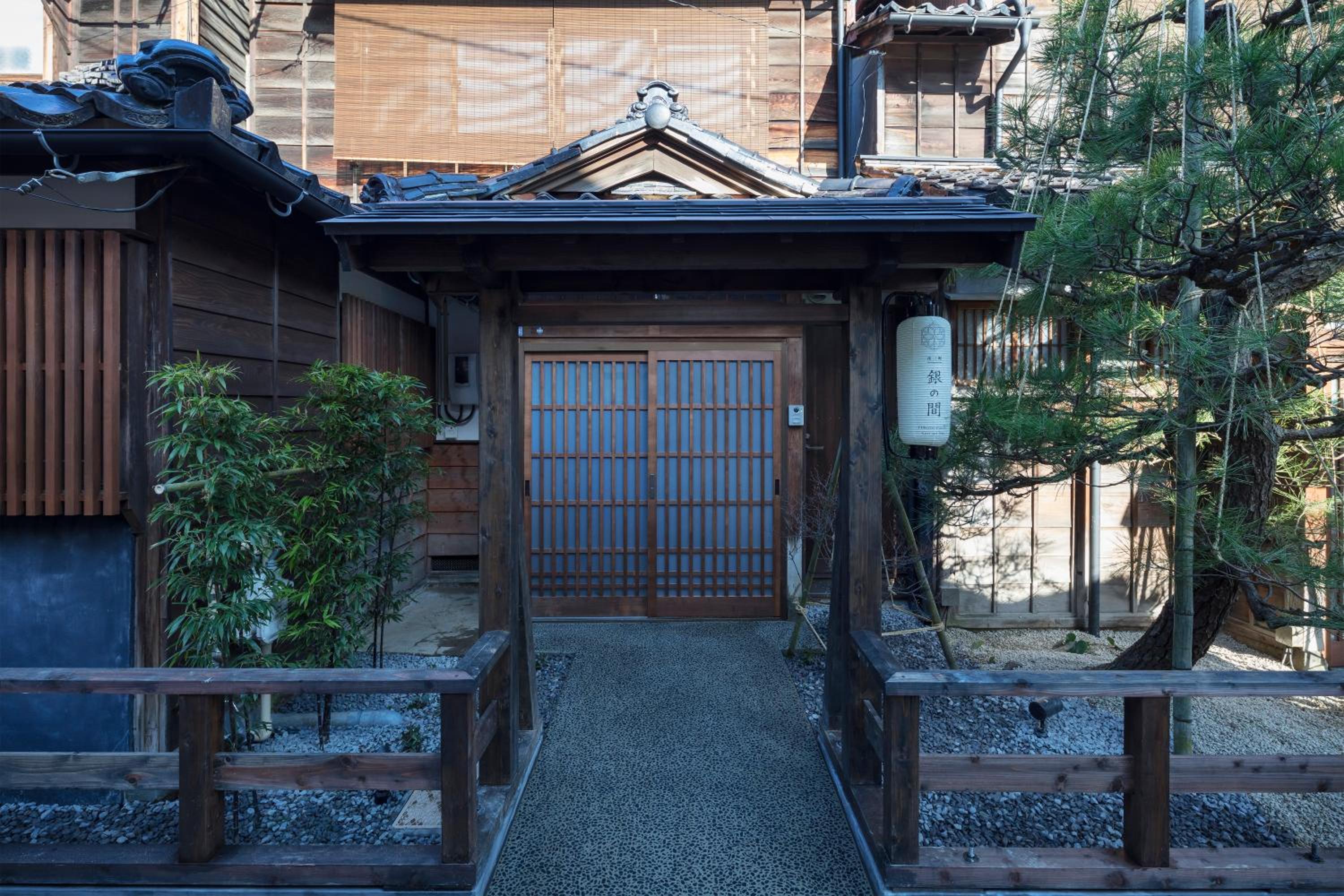 Hikoso-machi Gin no Ma