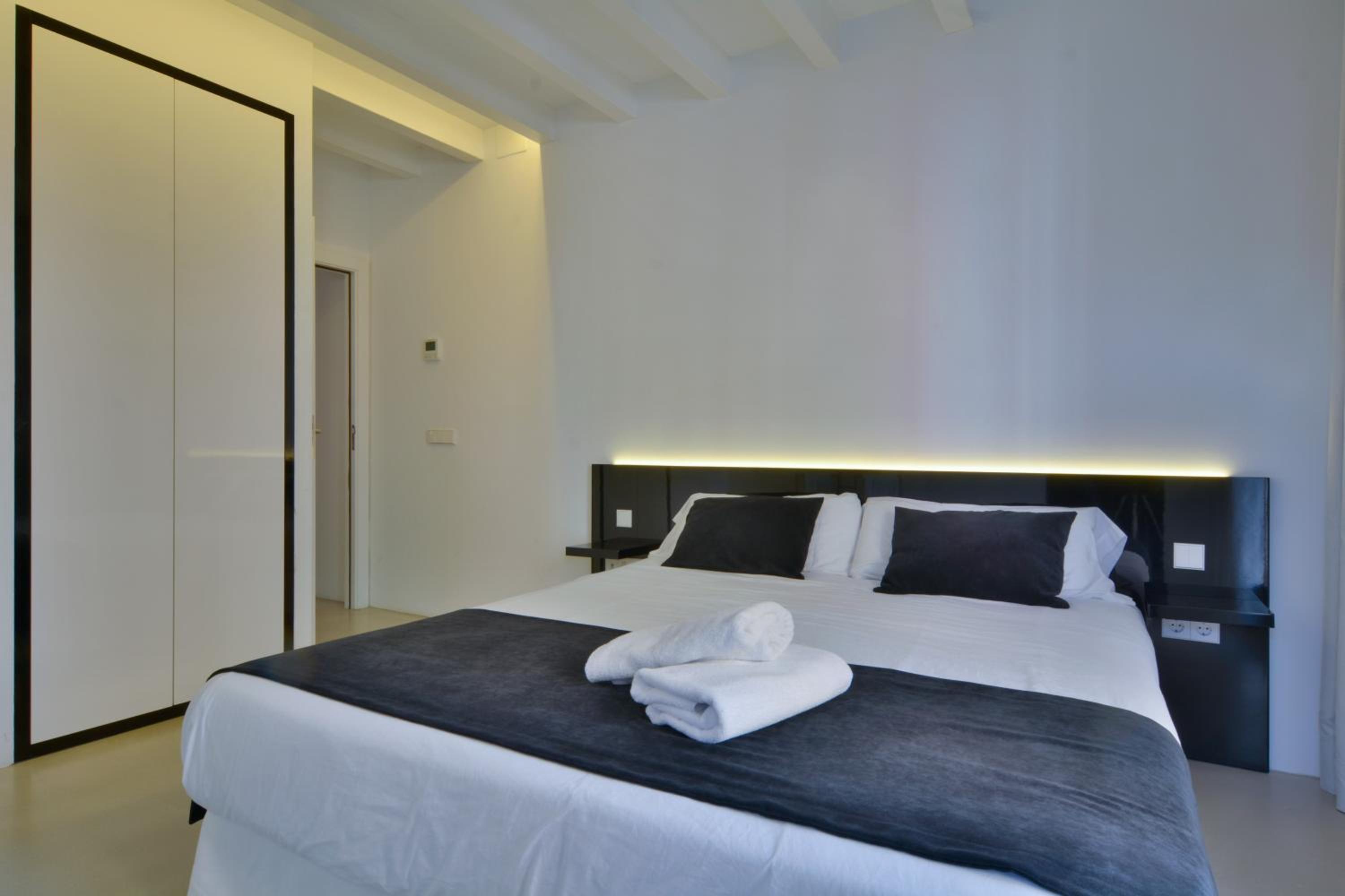 Lonja Suites Apartments