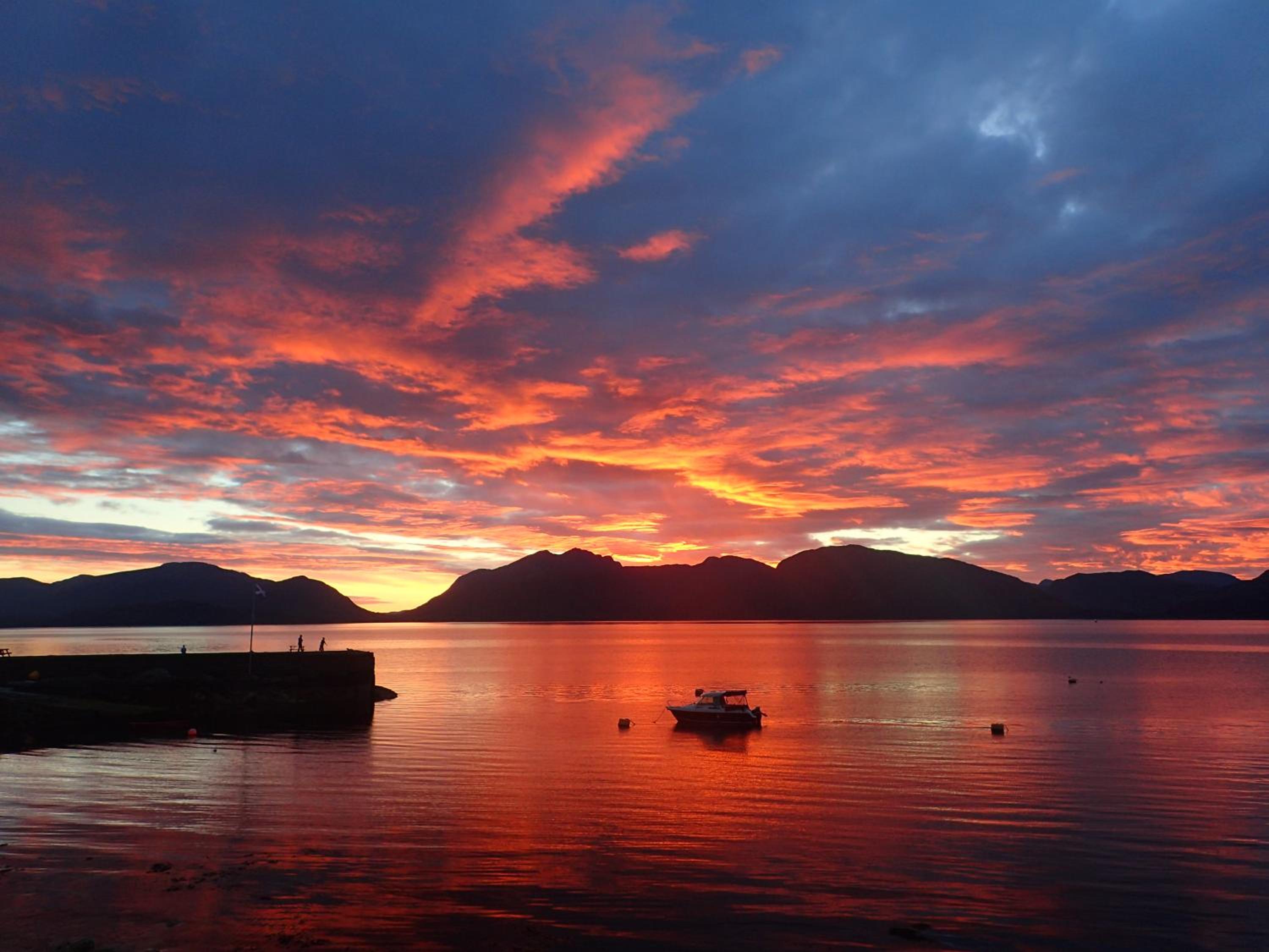 Loch Linnhe Waterfront Lodges with Hot Tubs view 3