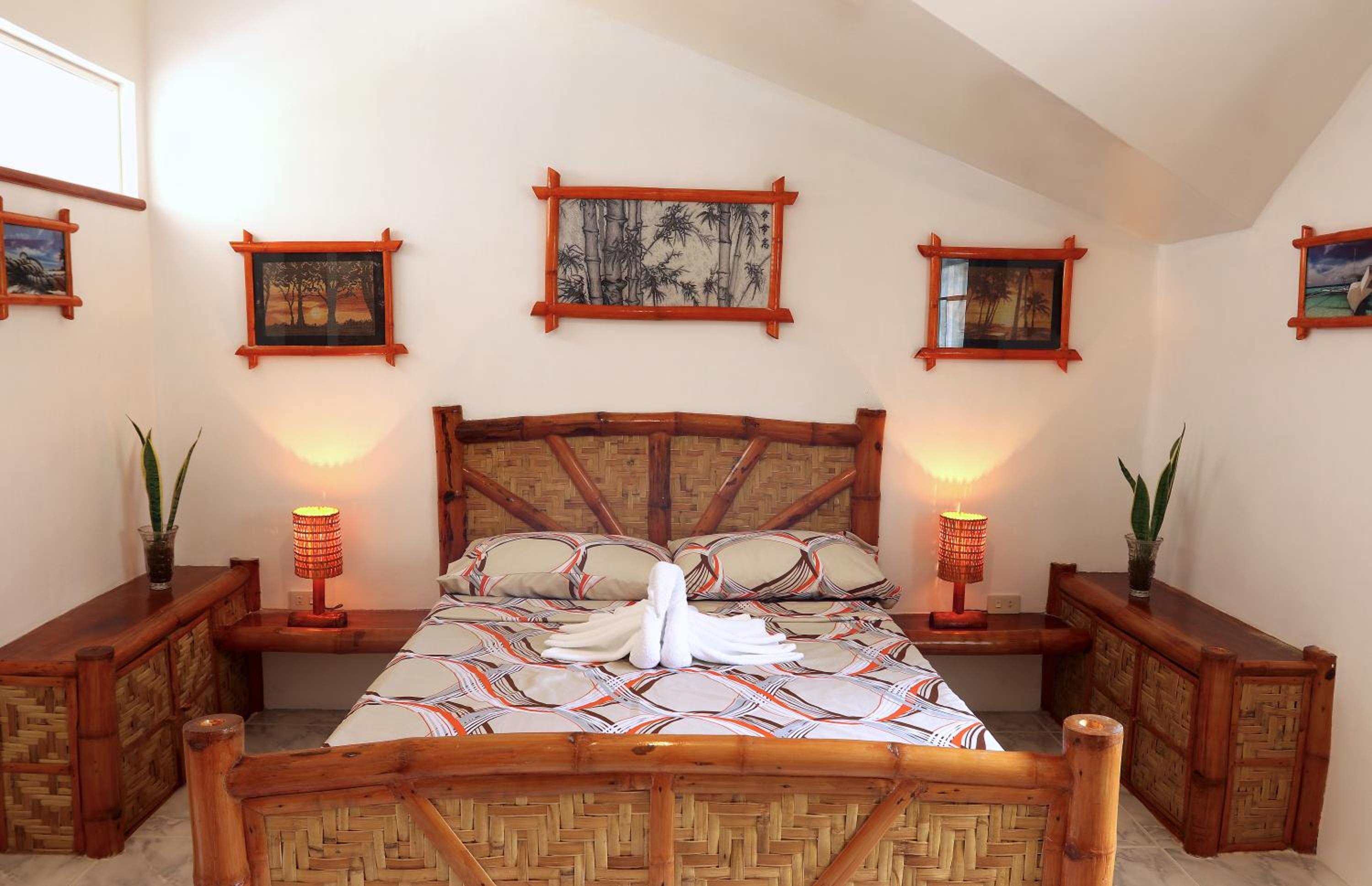 Guindulman Bay Tourist Inn