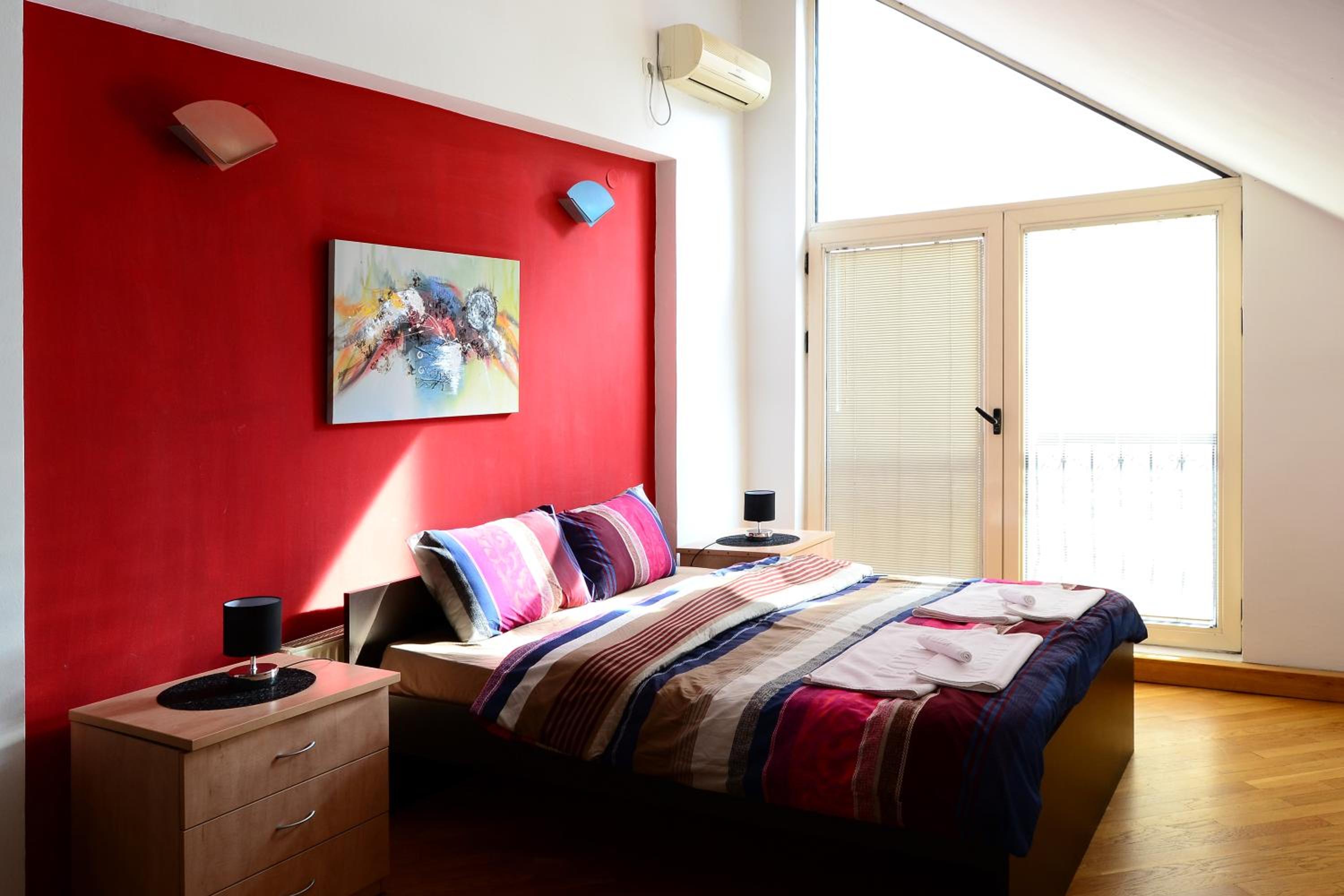 Urban Hostel & Apartments