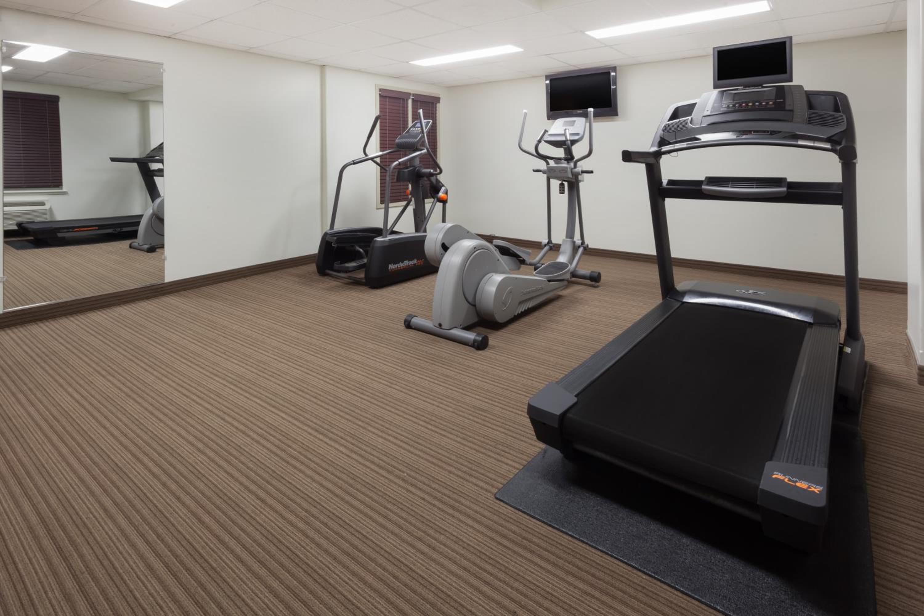 Peterborough Vacations - Super 8 by Wyndham Peterborough - Property Image 11