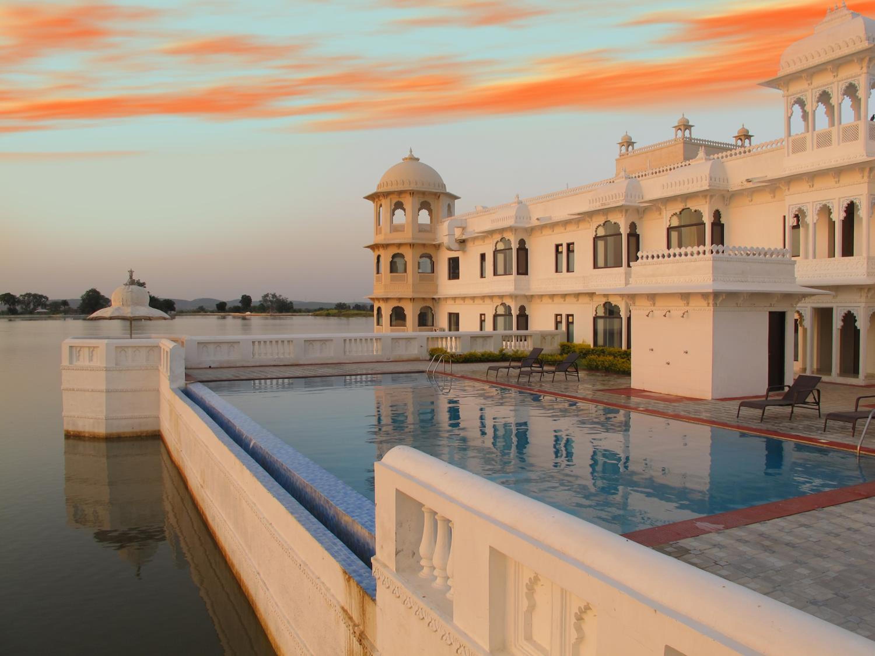 juSTa Lake Nahargarh Palace, Chittorgarh view 2