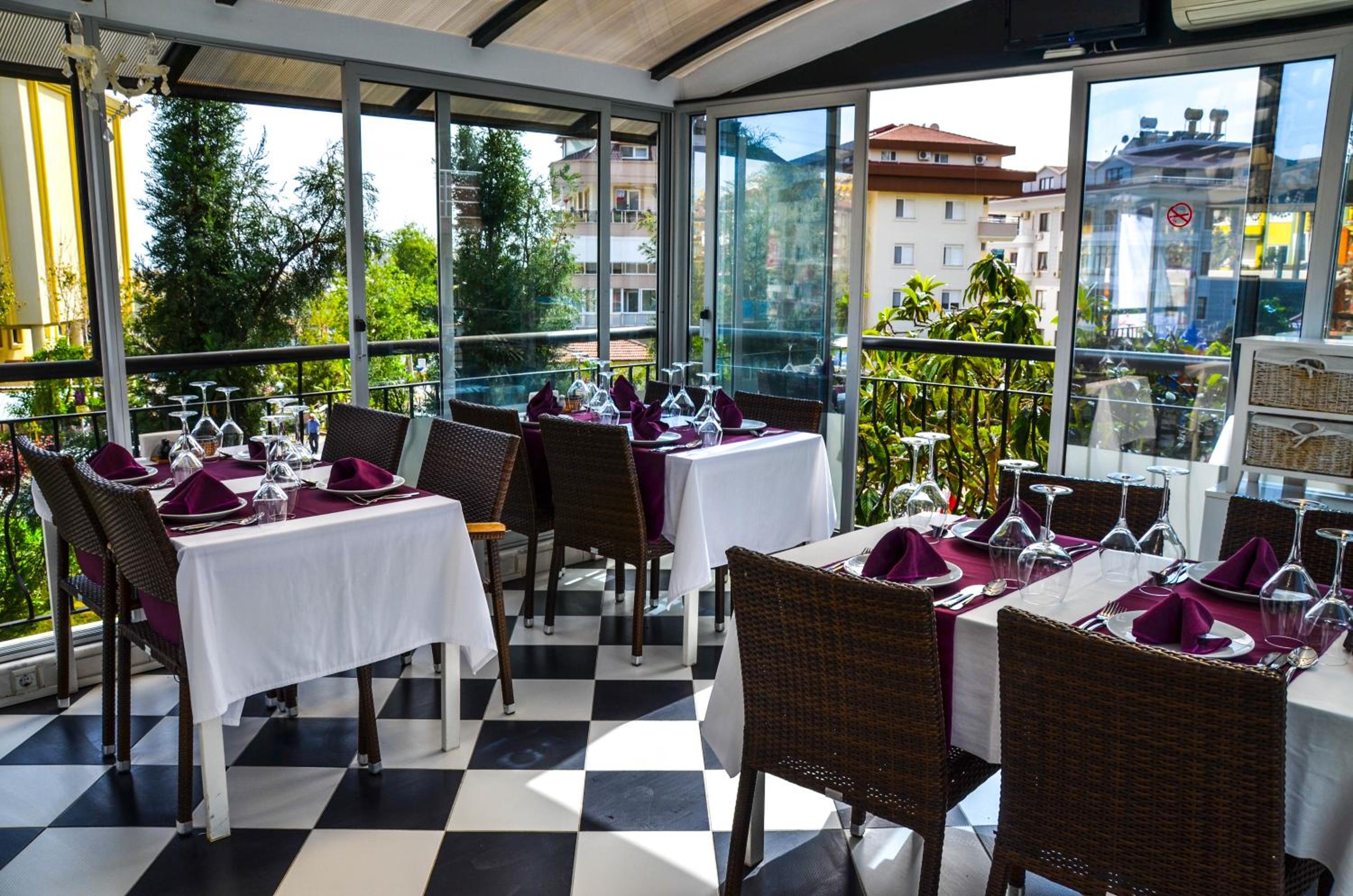 Ark Apart and Suite Hotel - Image 25