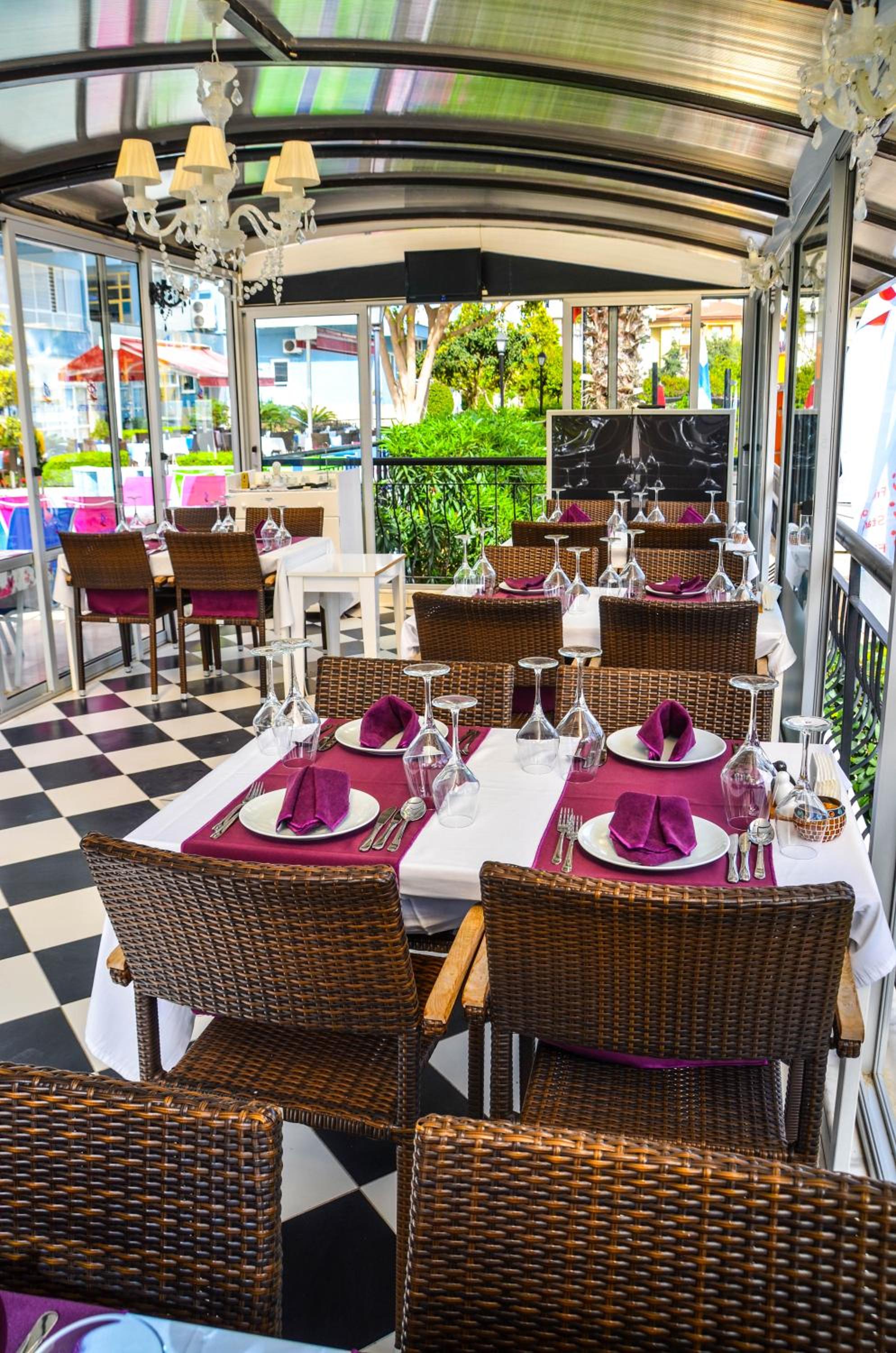 Ark Apart and Suite Hotel - Image 28