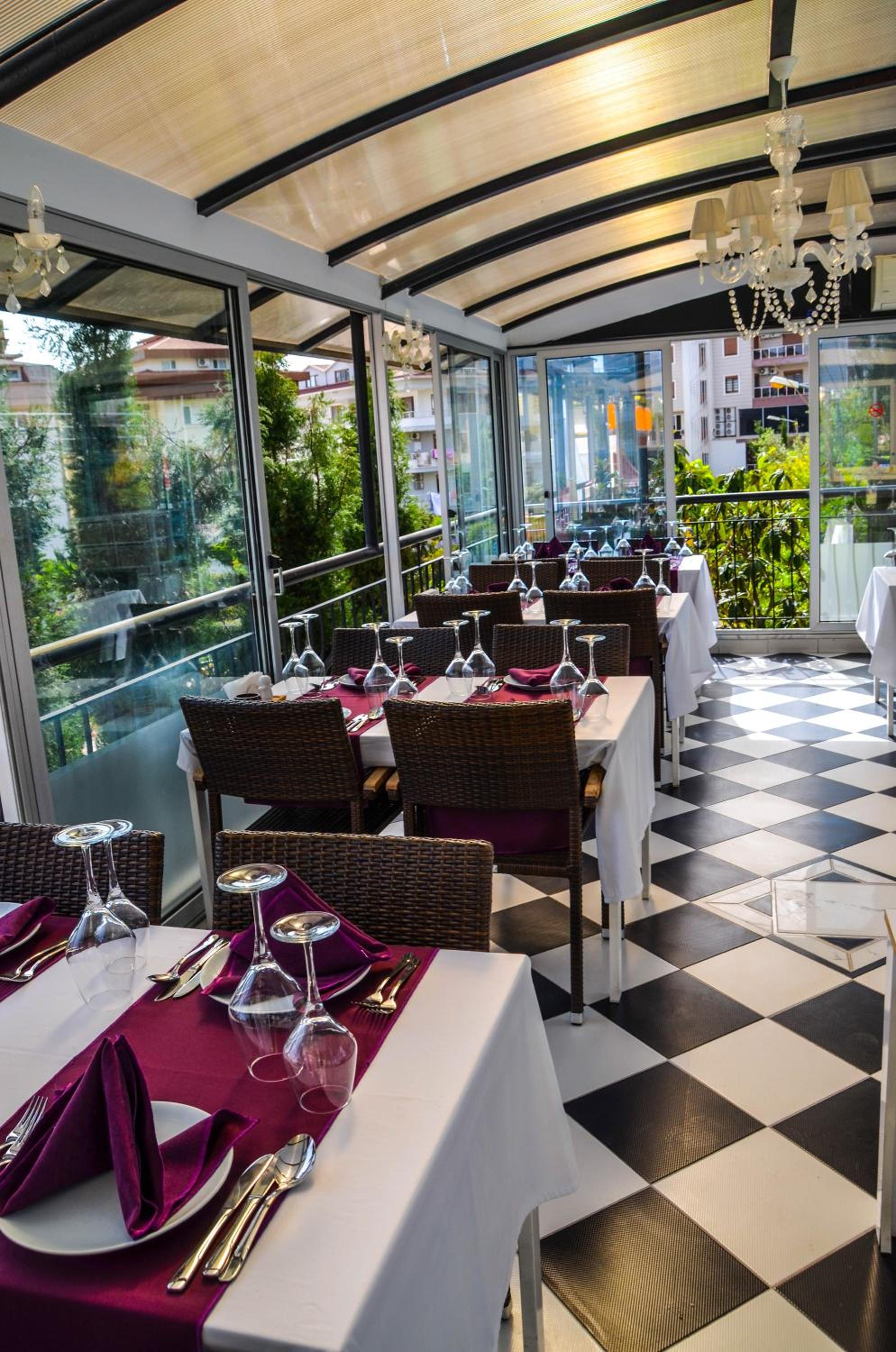 Ark Apart and Suite Hotel - Image 31