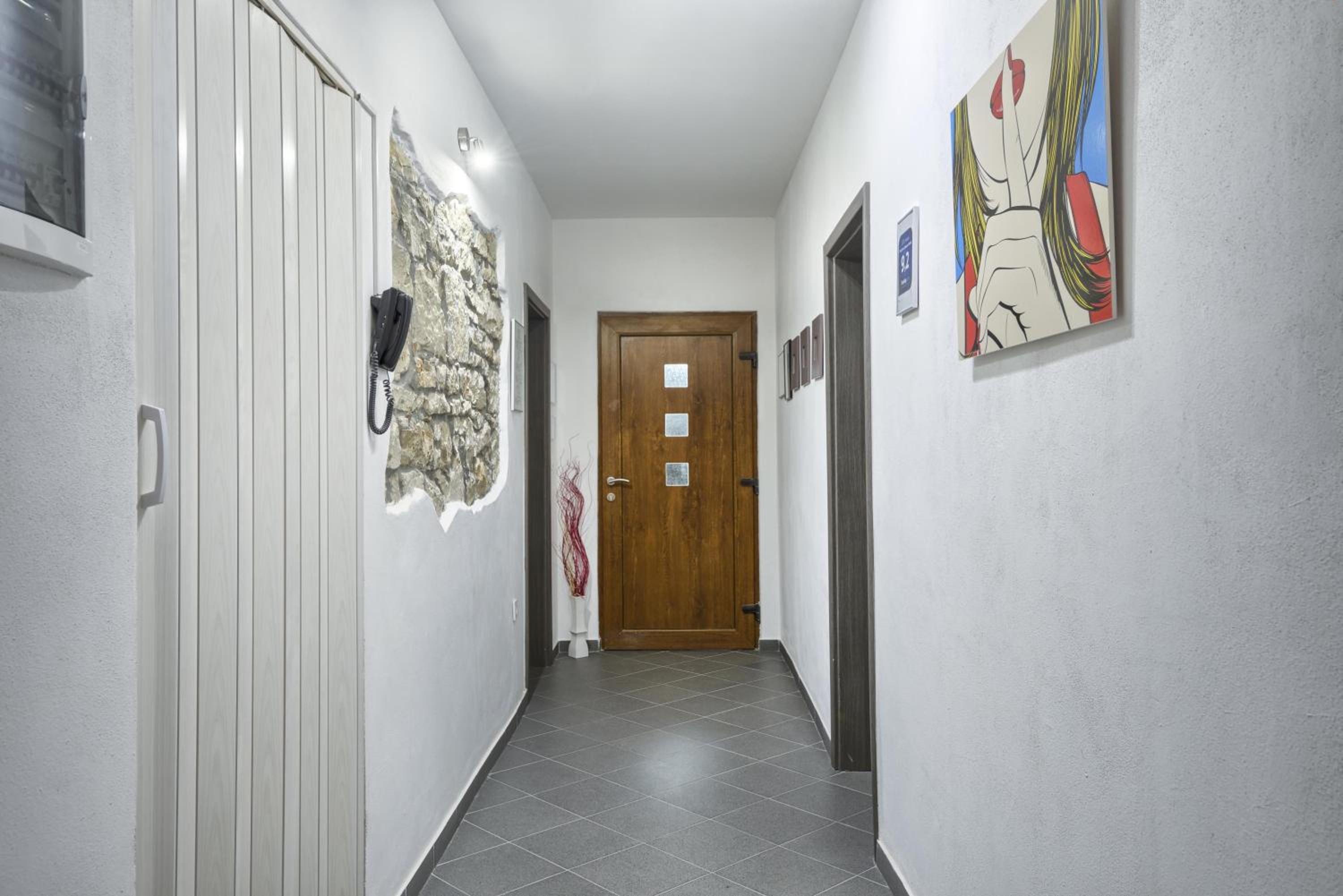 Top Center Rooms & Studio