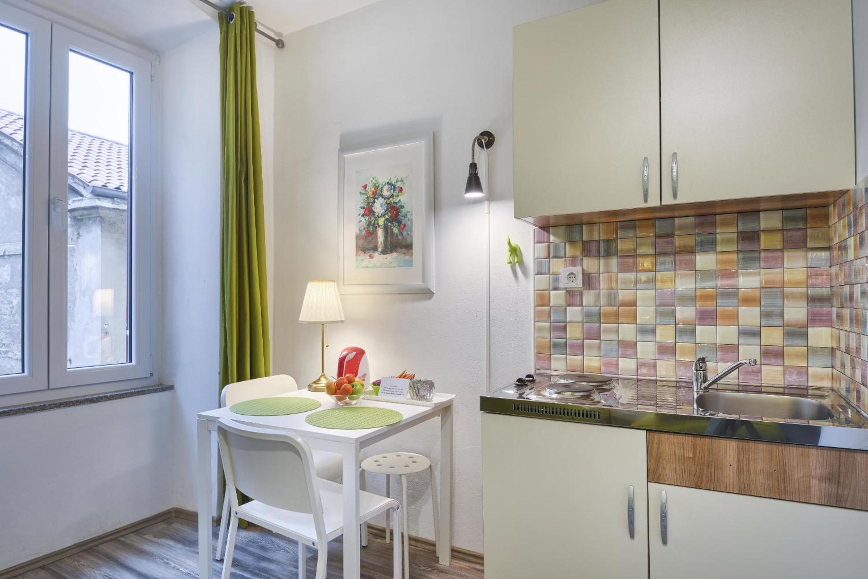 Top Center Rooms & Studio
