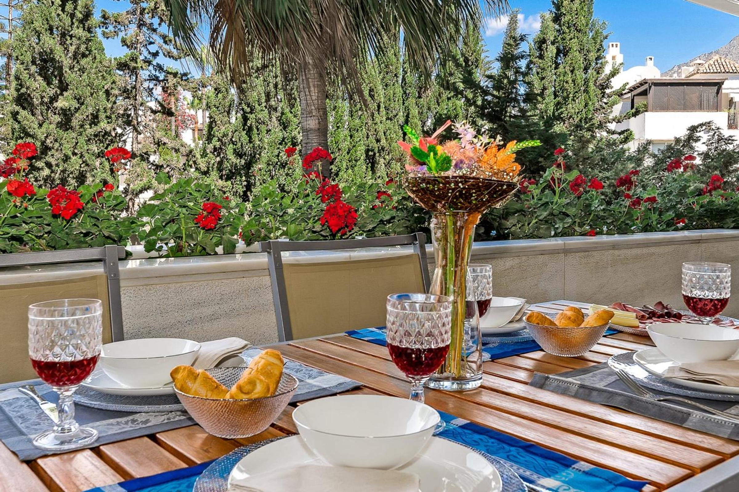 All About Marina Mariola en Marbella