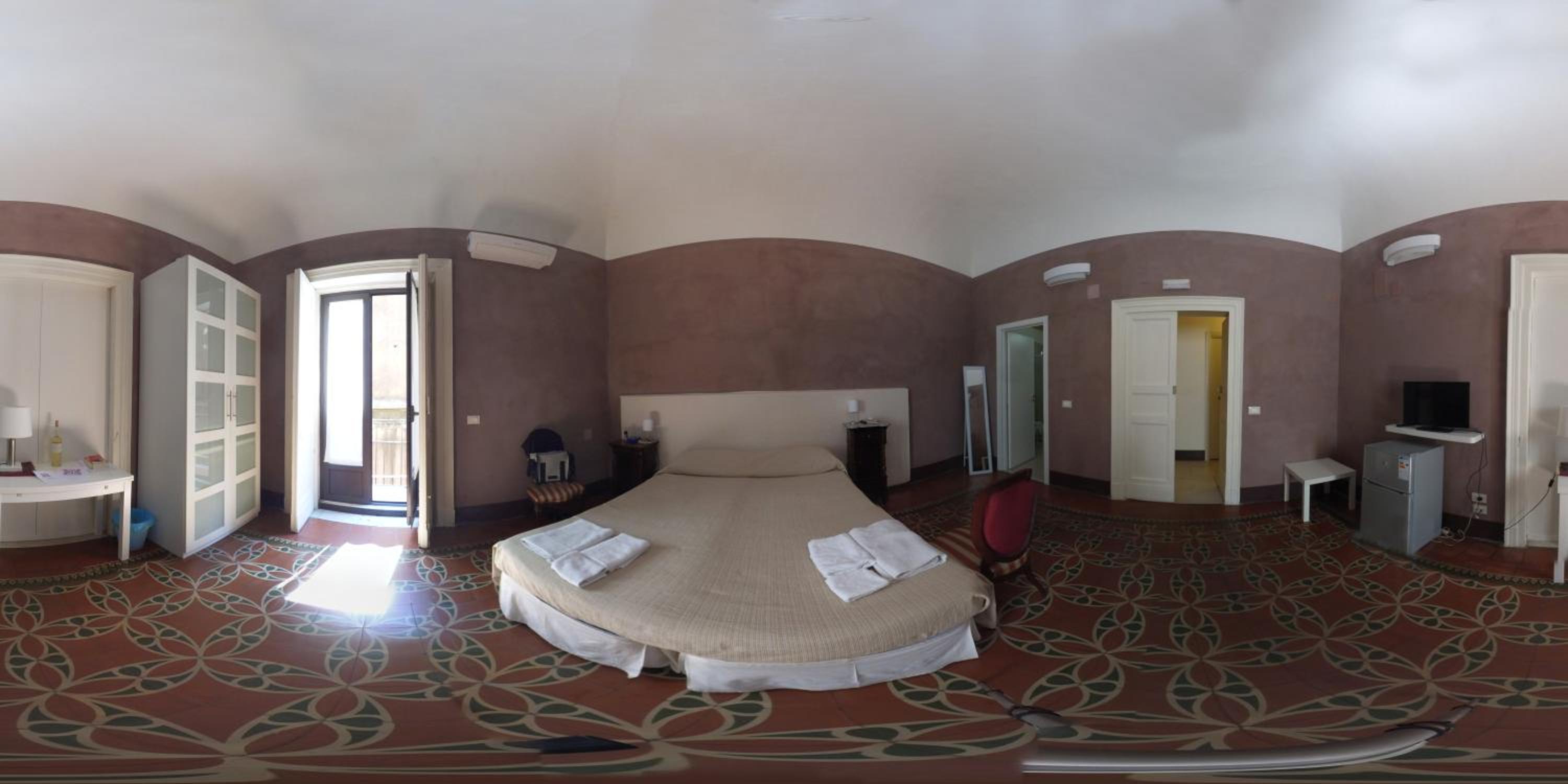 Domoikos en Catania — hotel room