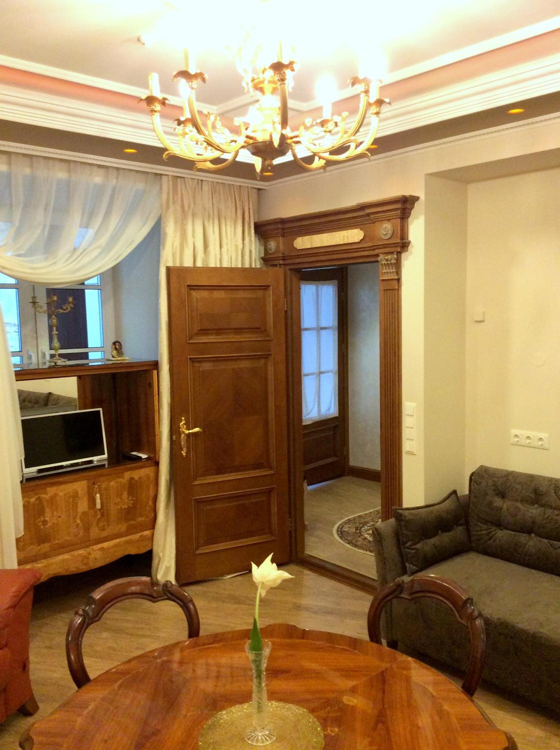 Luxury Pilies Avenue Apartment view 3