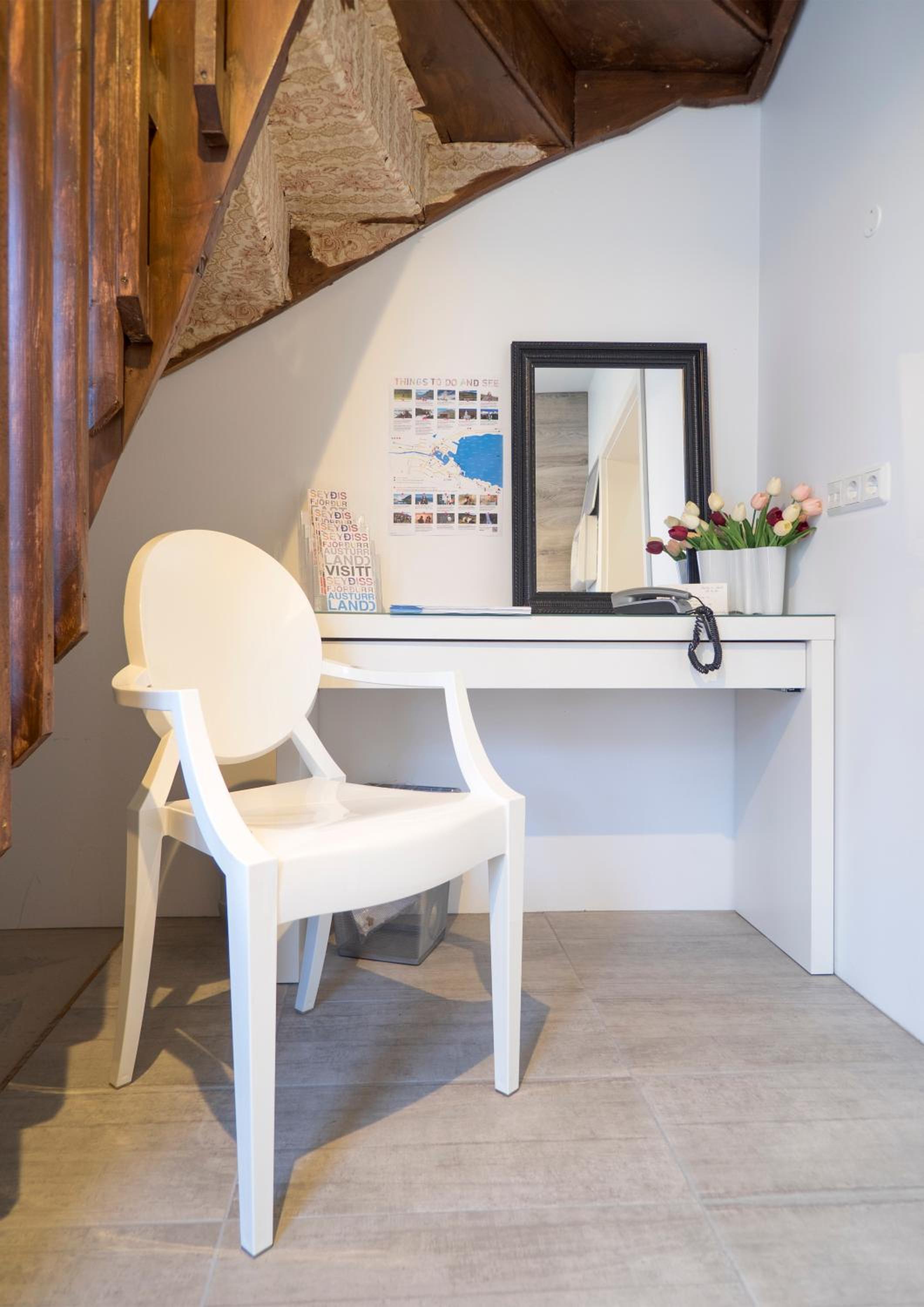 Við Lónið Guesthouse