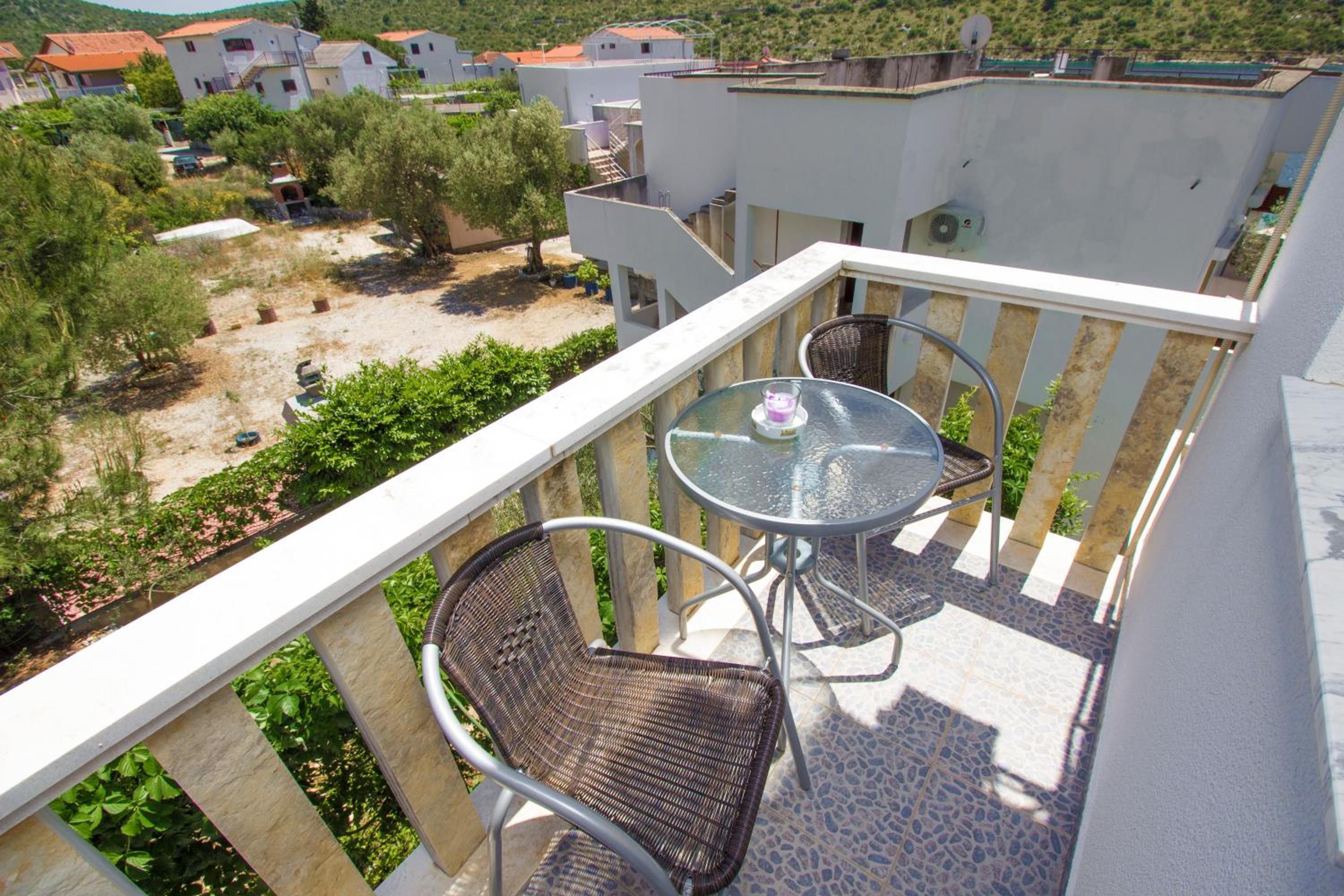 Apartments Crnjac