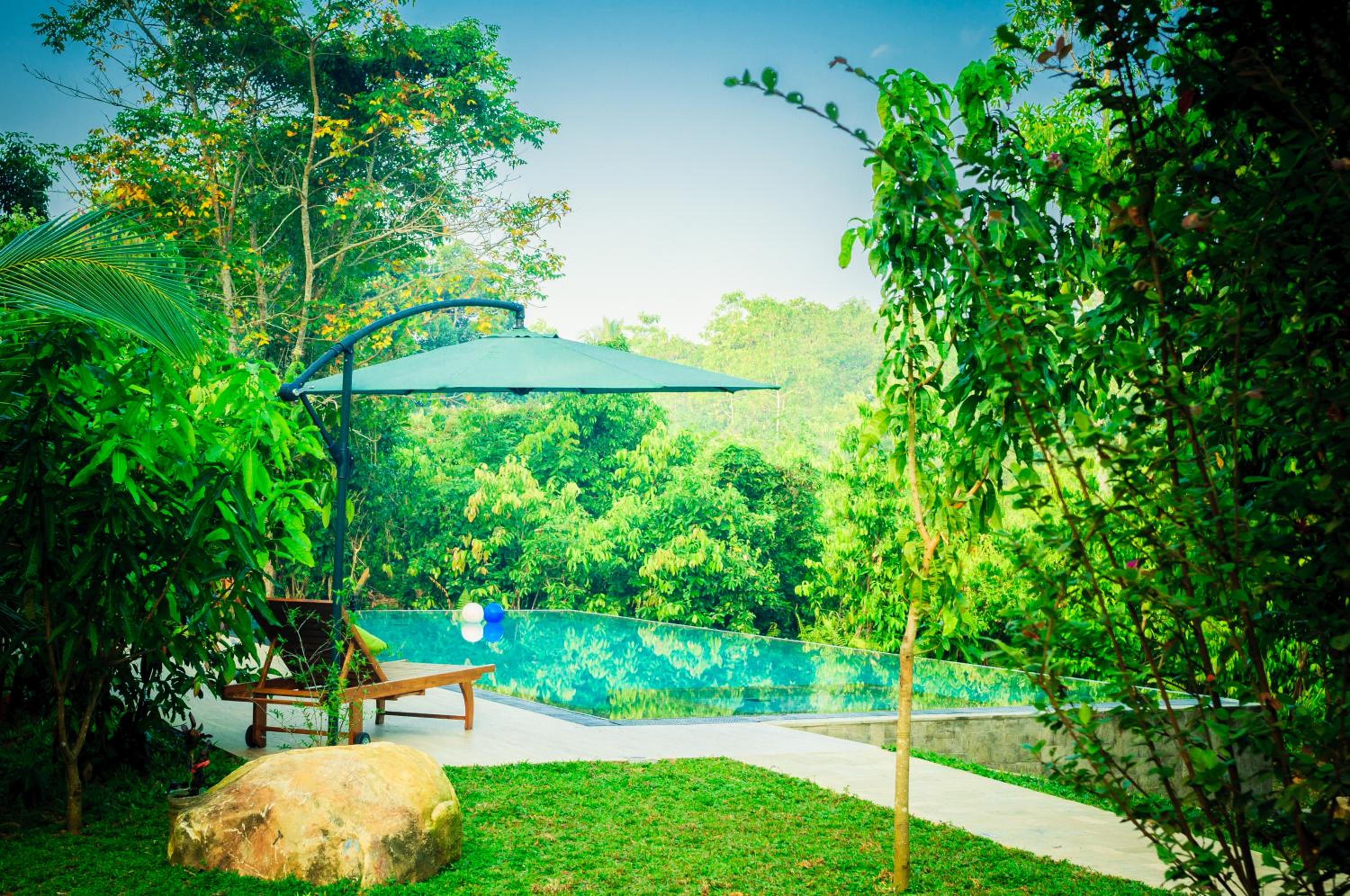 Hotel Garcinia Leaf - Image 1