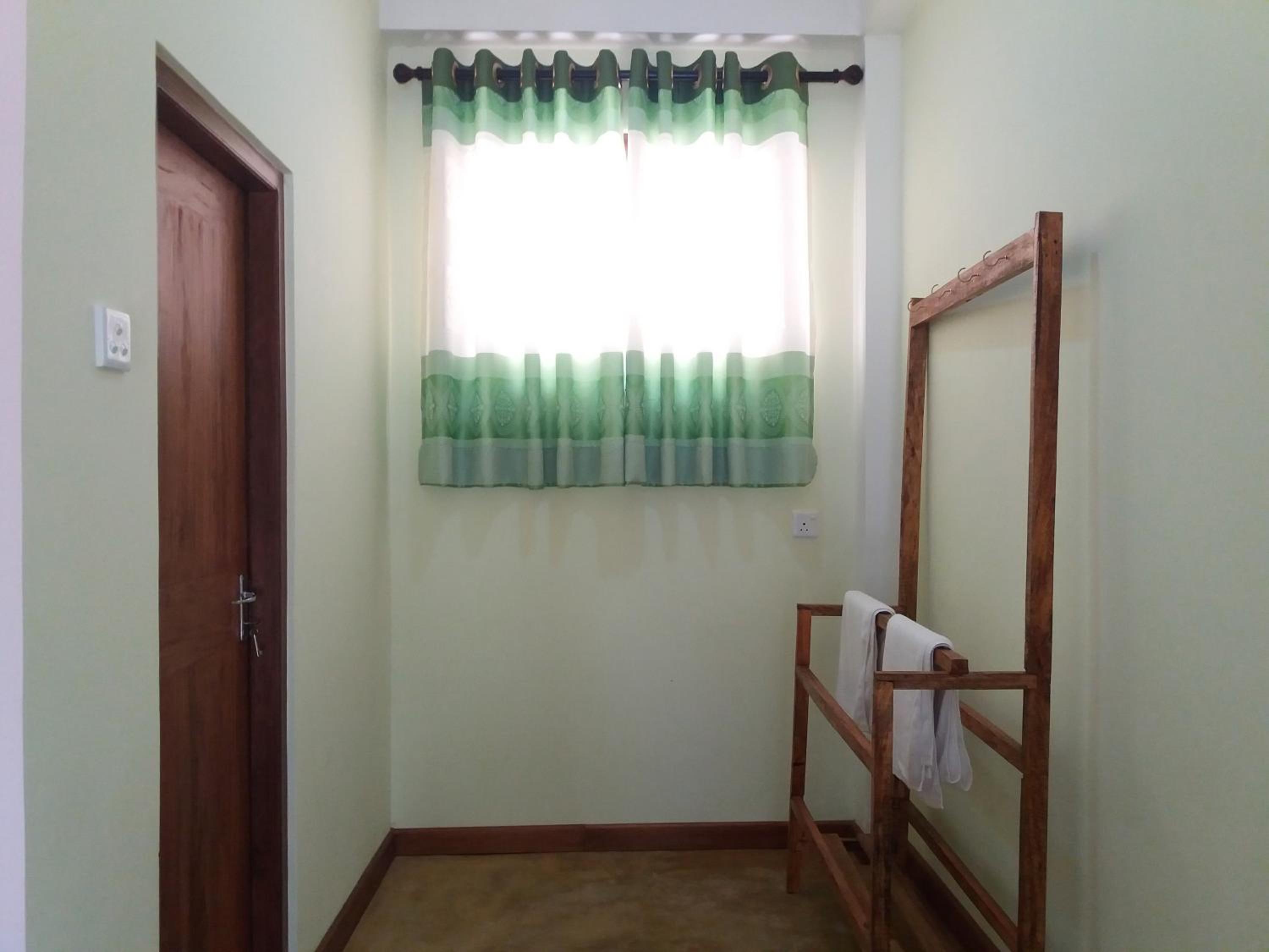 Dinaro Guest