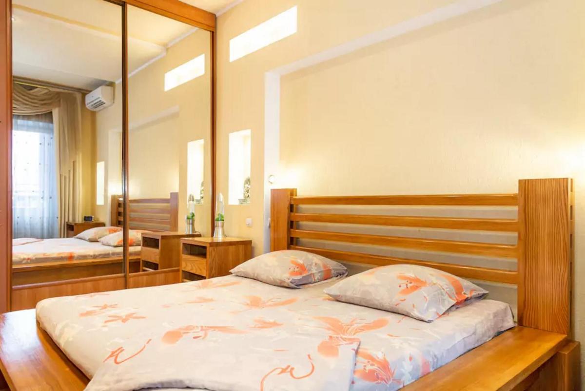 Apartment on Soborniy 177 view 2