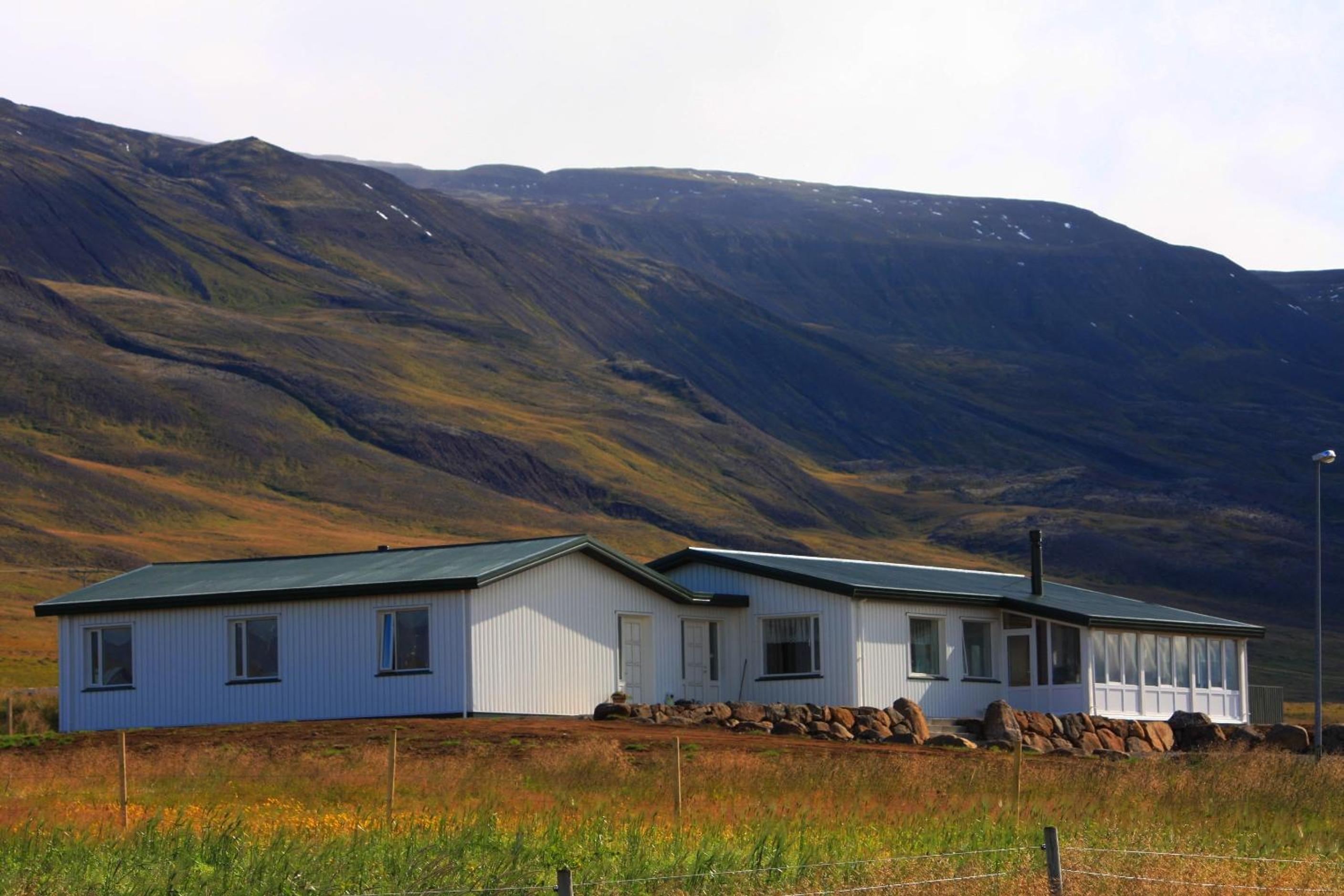 Hofsstadir Farmhouse view 4