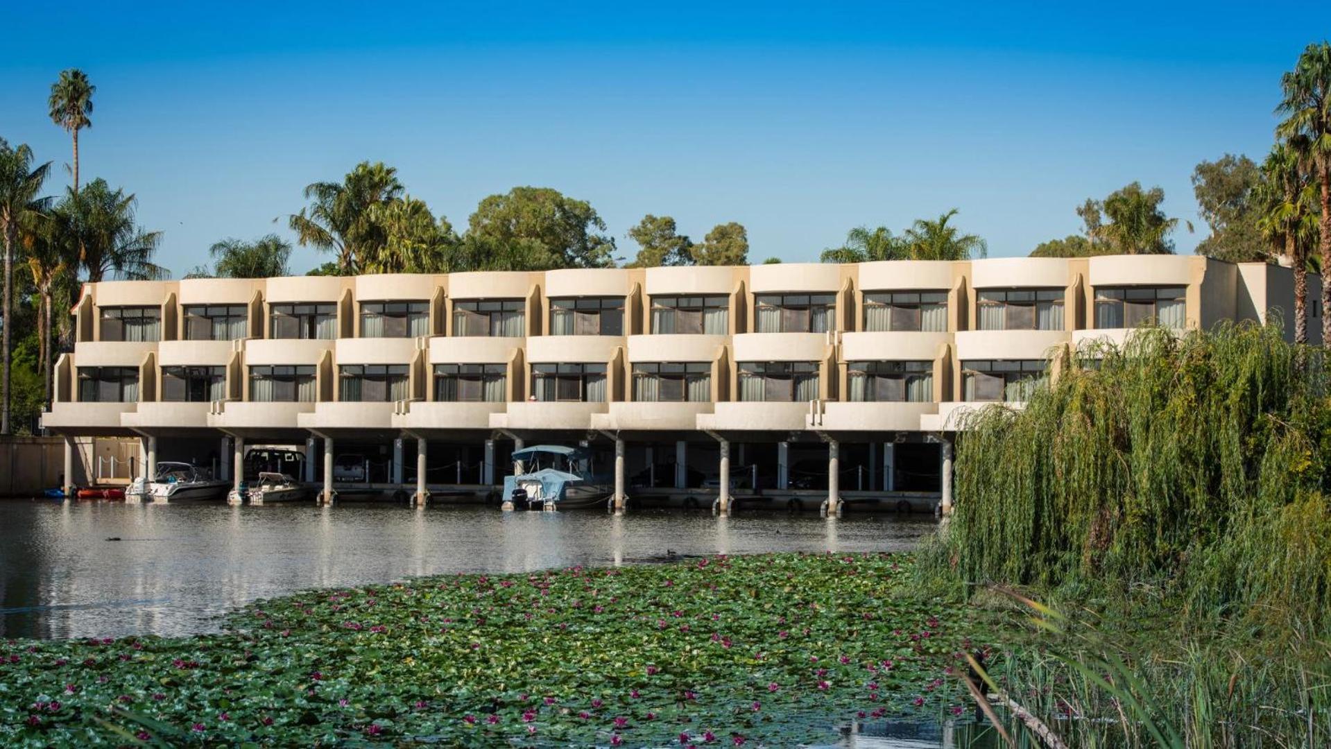 Lake Mulwala Boatel