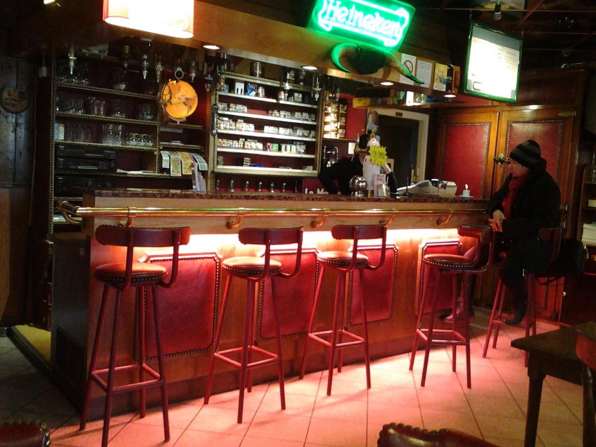 bar