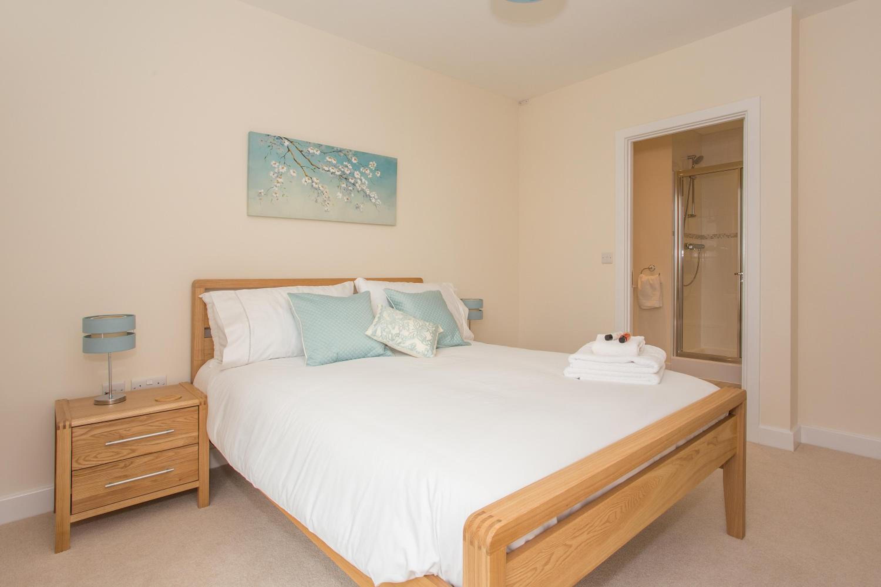 Basingstoke Vacations - Western Gate, Executive Central Apartments - Property Image 9