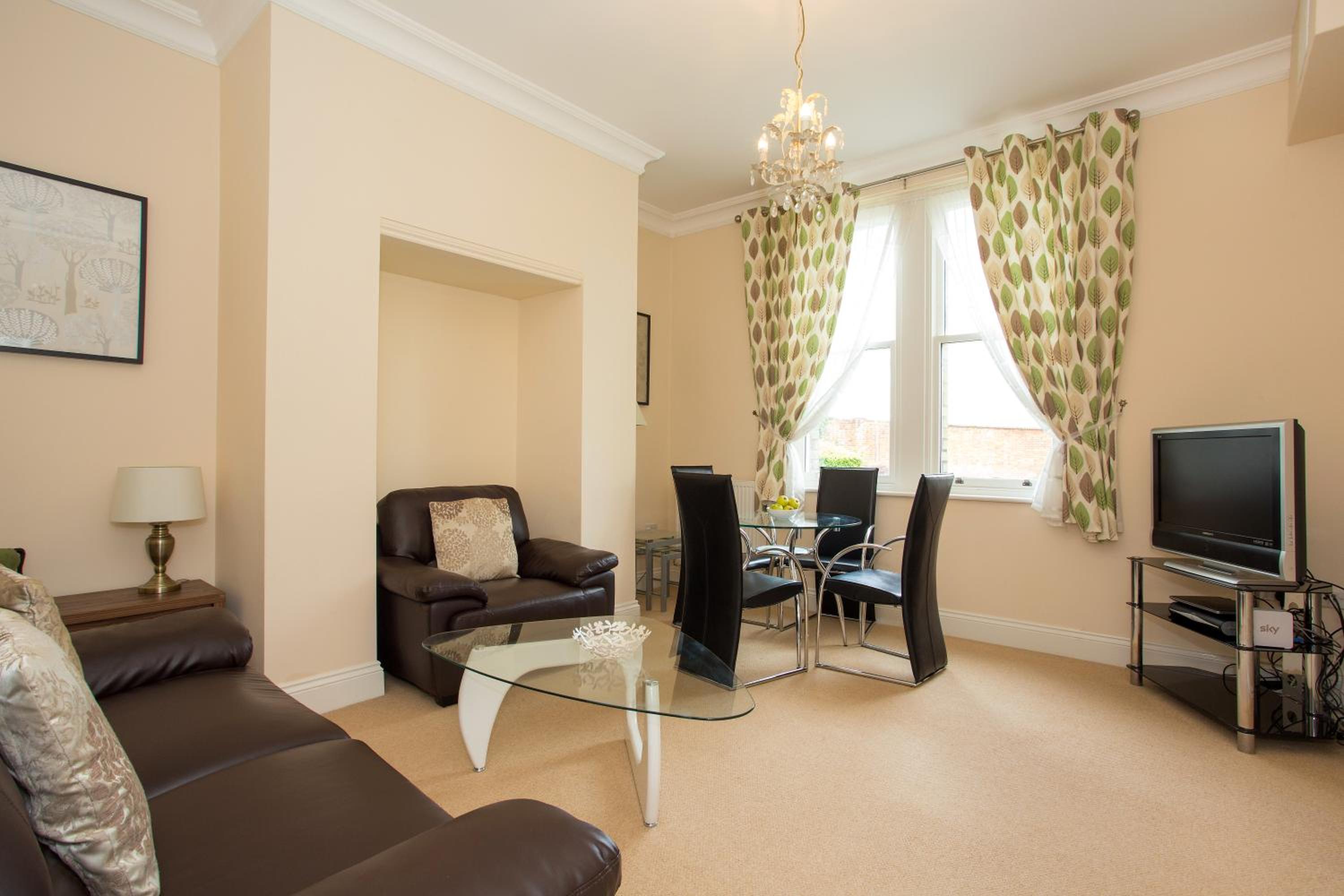 Basingstoke Vacations - Sherborne House, City Centre Victorian Apartments - Property Image 8