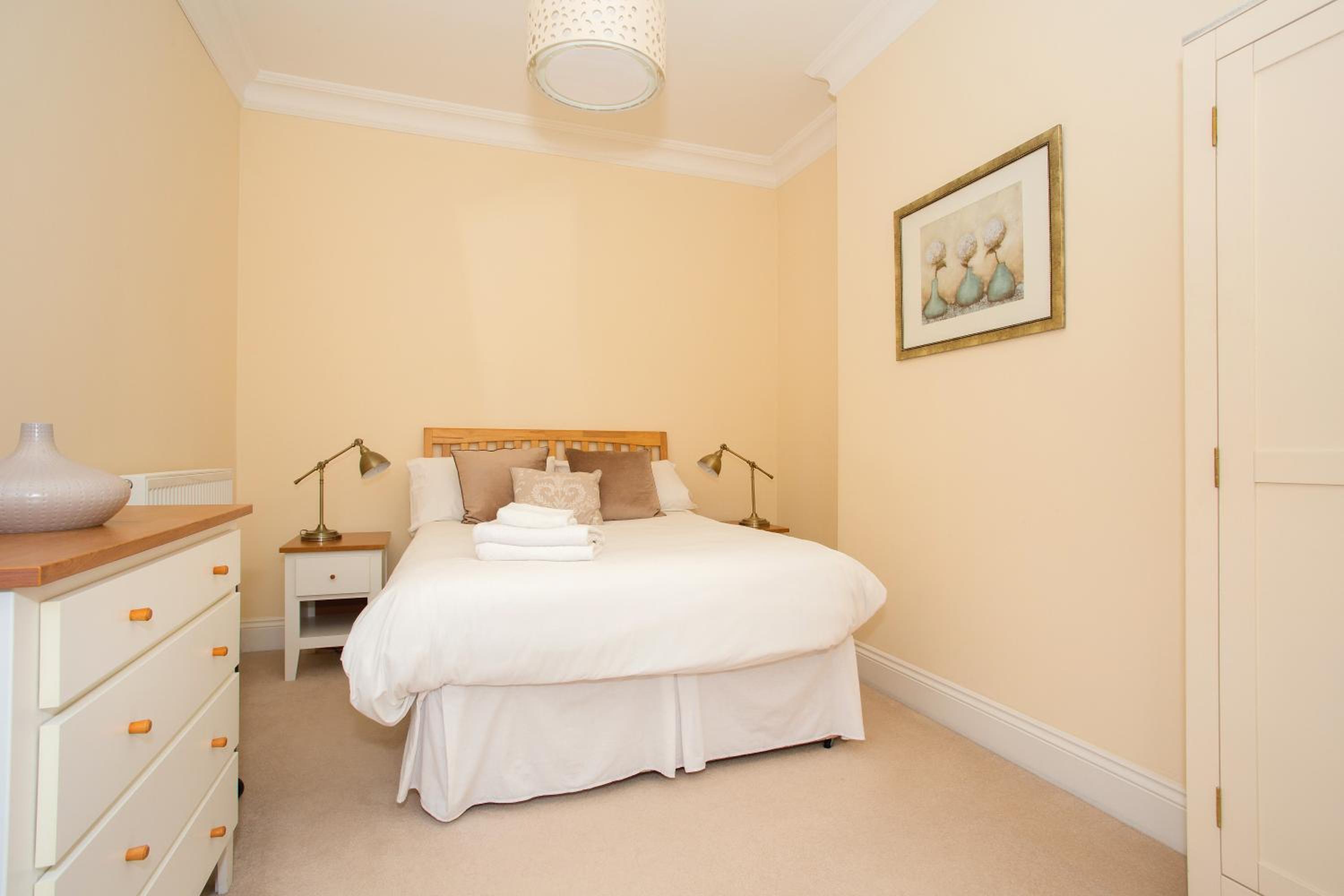 Basingstoke Vacations - Sherborne House, City Centre Victorian Apartments - Property Image 11
