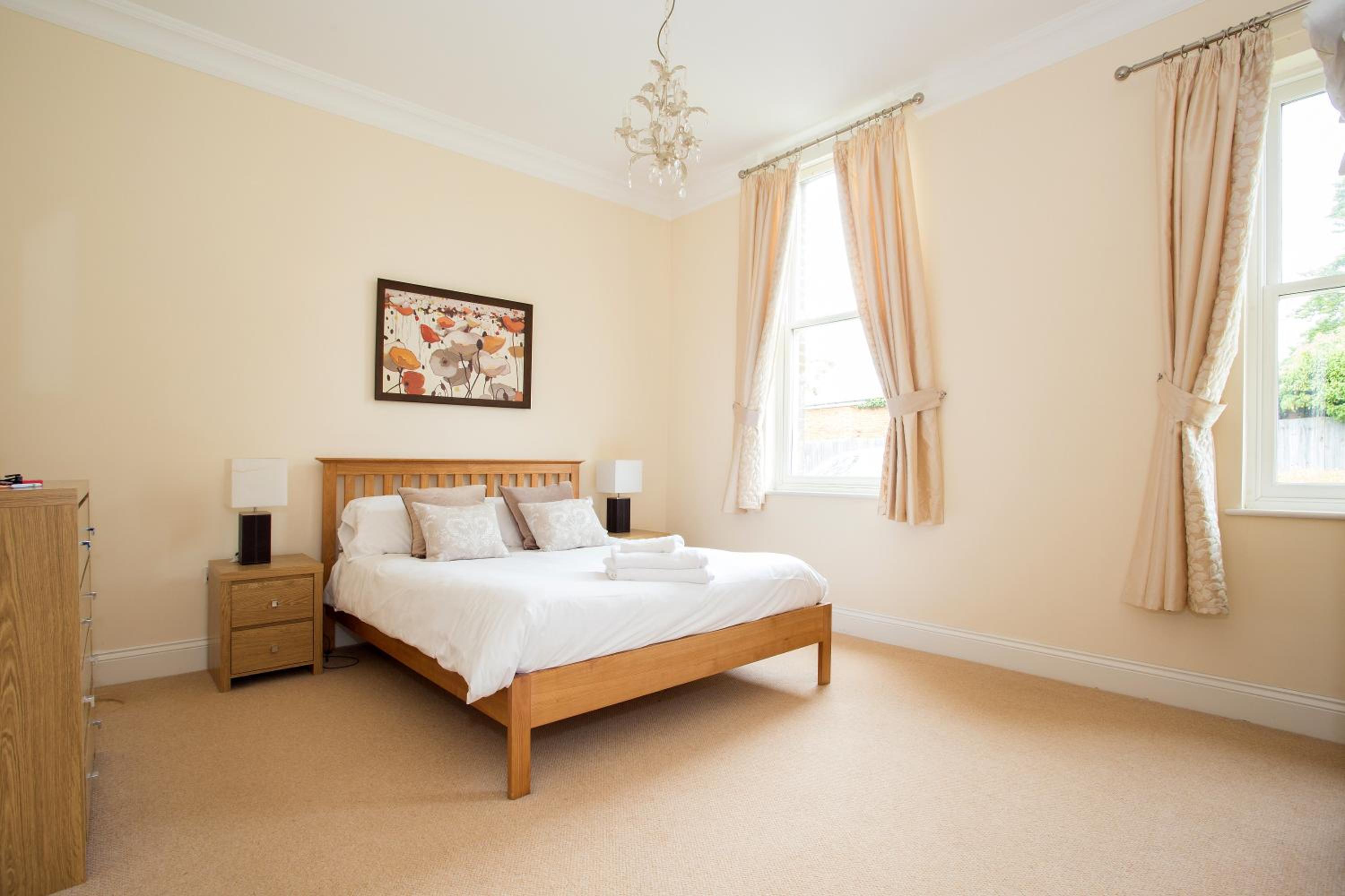 Basingstoke Vacations - Sherborne House, City Centre Victorian Apartments - Property Image 5