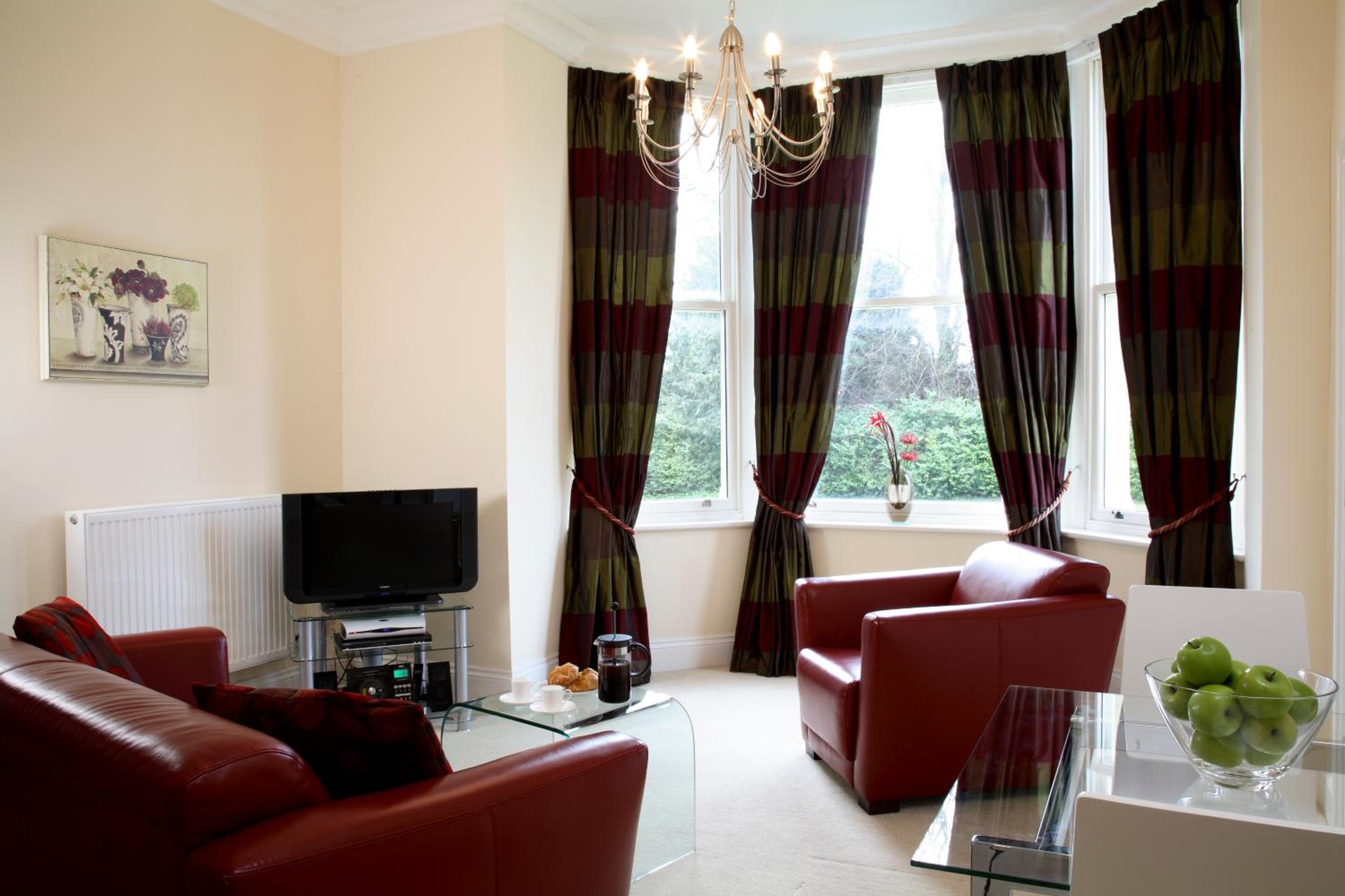 Basingstoke Vacations - Sherborne House, City Centre Victorian Apartments - Property Image 2