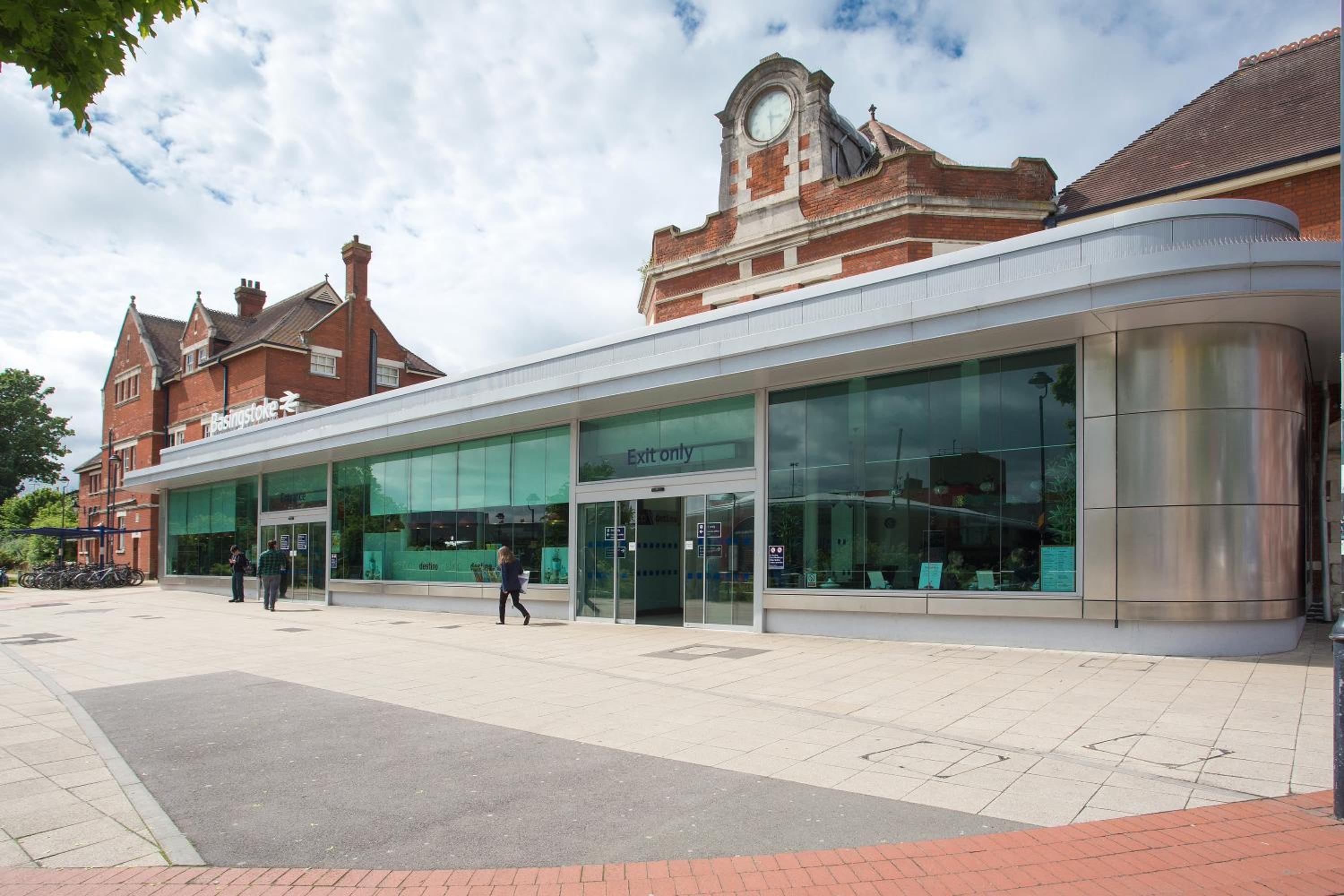 Basingstoke Vacations - Sherborne House, City Centre Victorian Apartments - Property Image 12