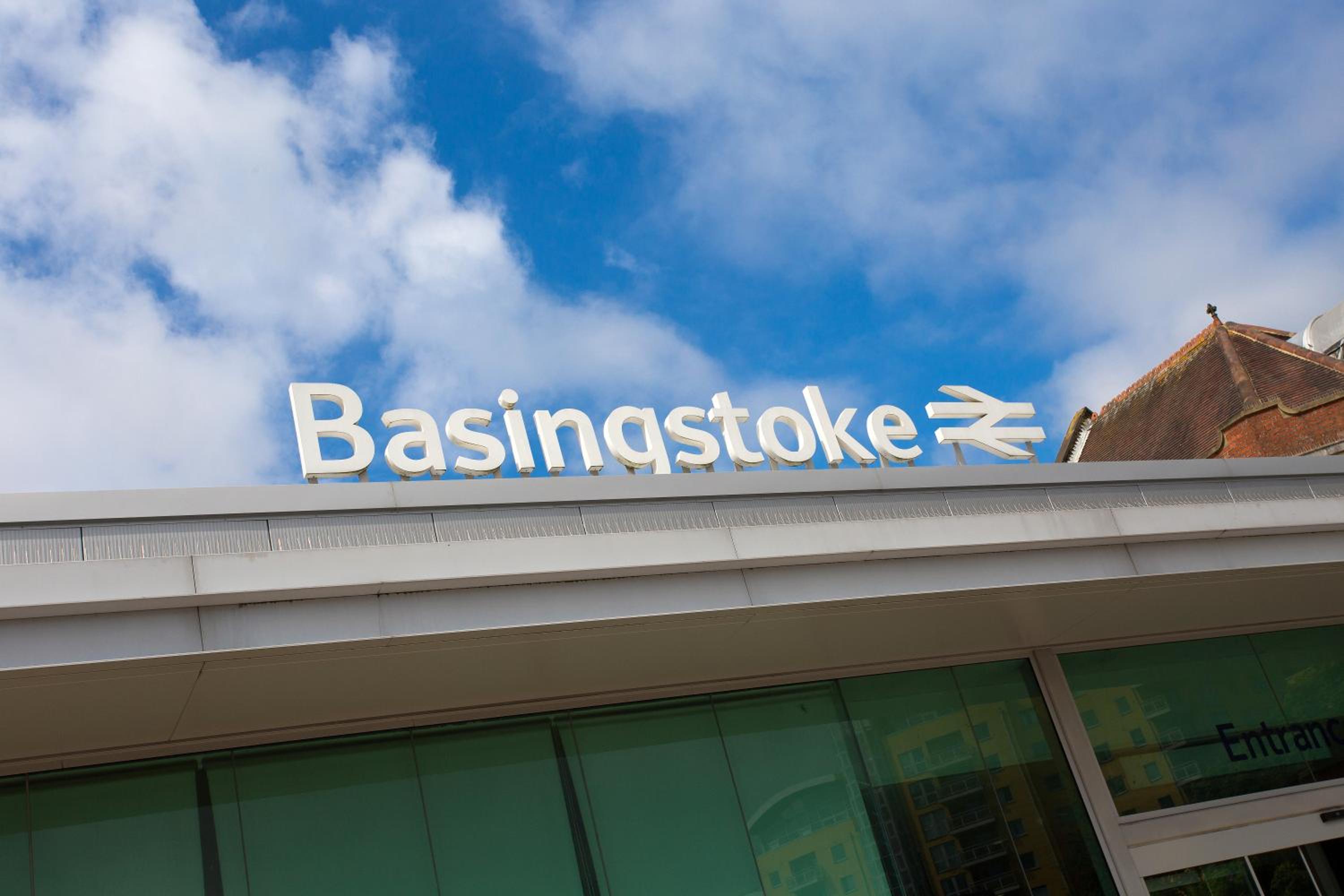 Basingstoke Vacations - Sherborne House, City Centre Victorian Apartments - Property Image 13