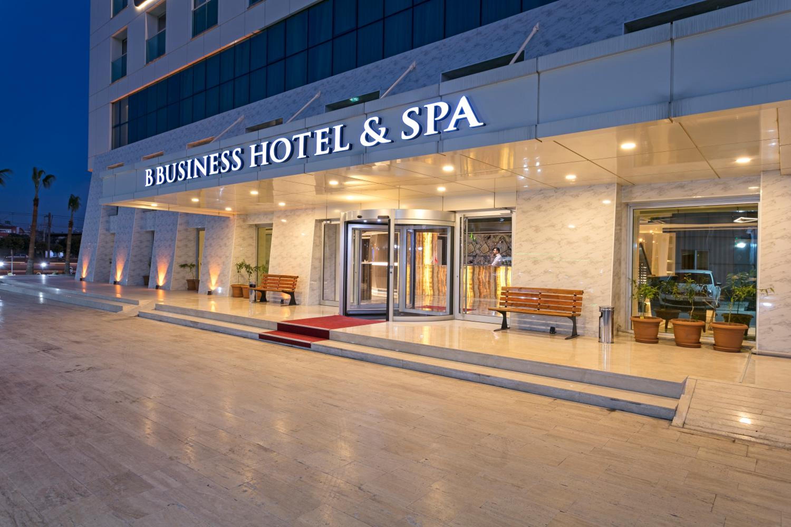 B Business Hotel & Spa - Image 9
