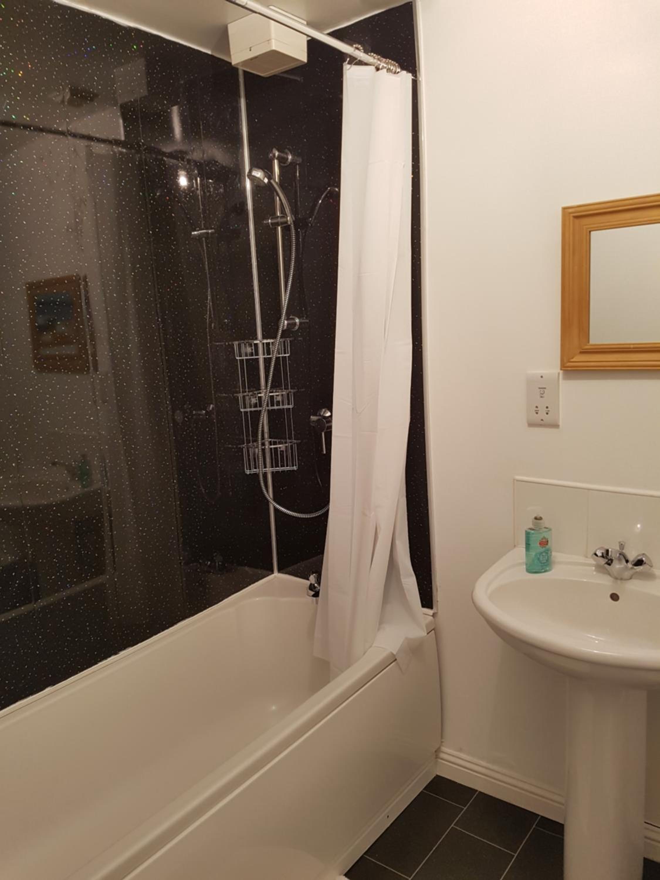 Bathgate Contractor and Business Apartment
